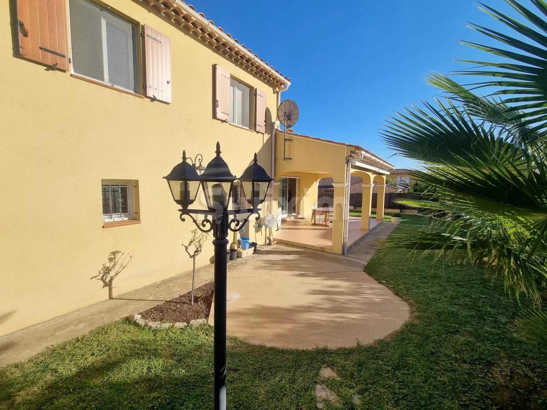 Hus i Montfort-sur-Argens, Provence-Alpes-Cote d'Azur 12816596