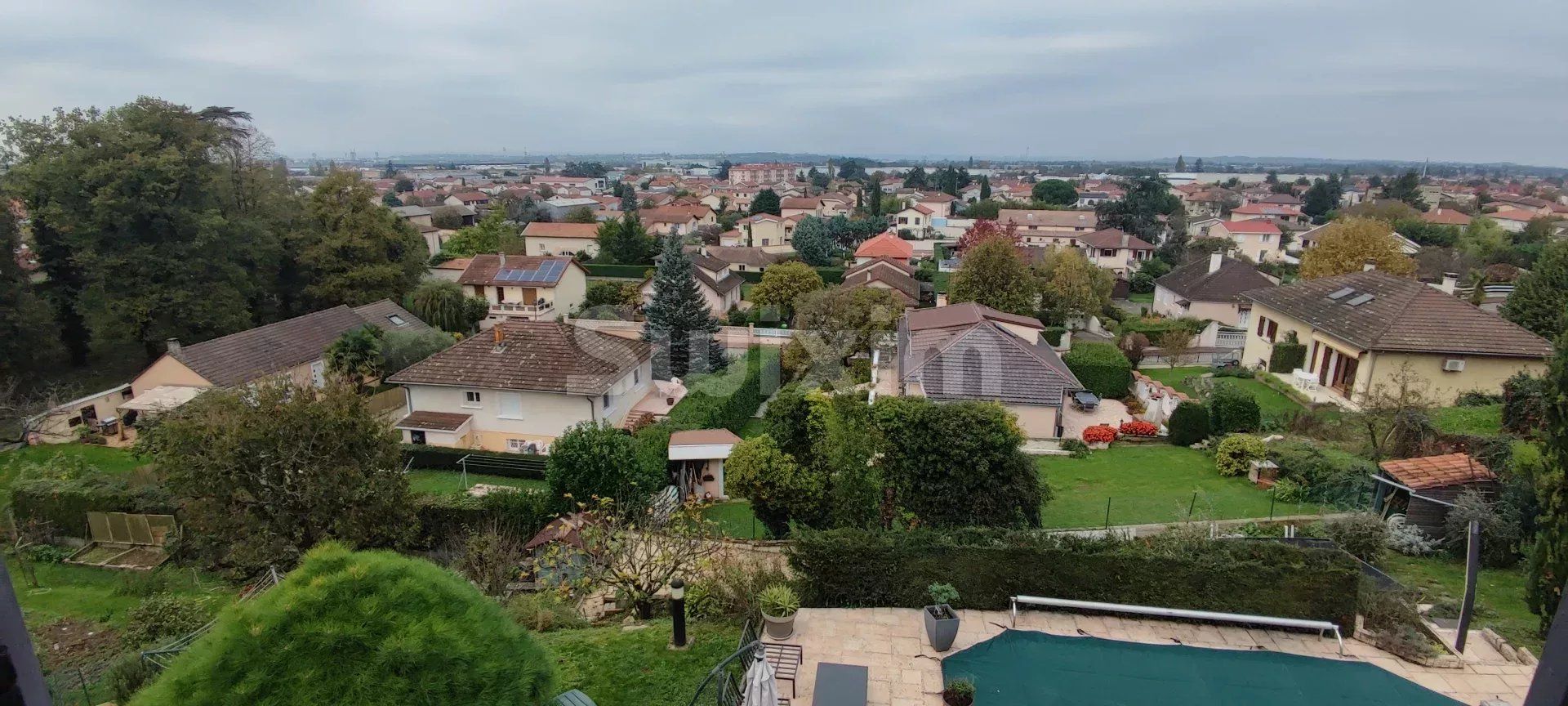 Residential in Saint-Bonnet-de-Mure, Rhône 12816680