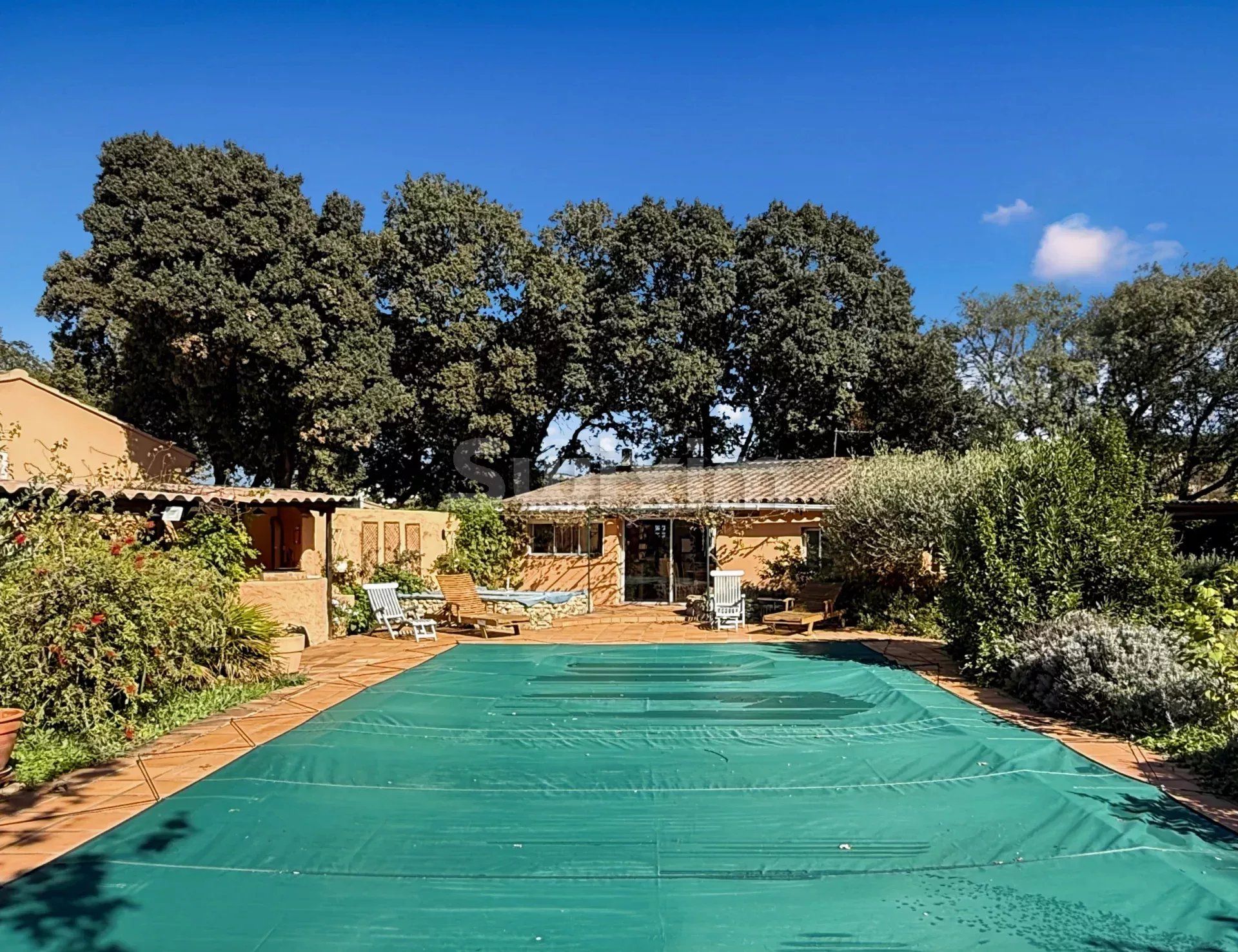 rumah dalam Bollene, Provence-Alpes-Côte d'Azur 12816701