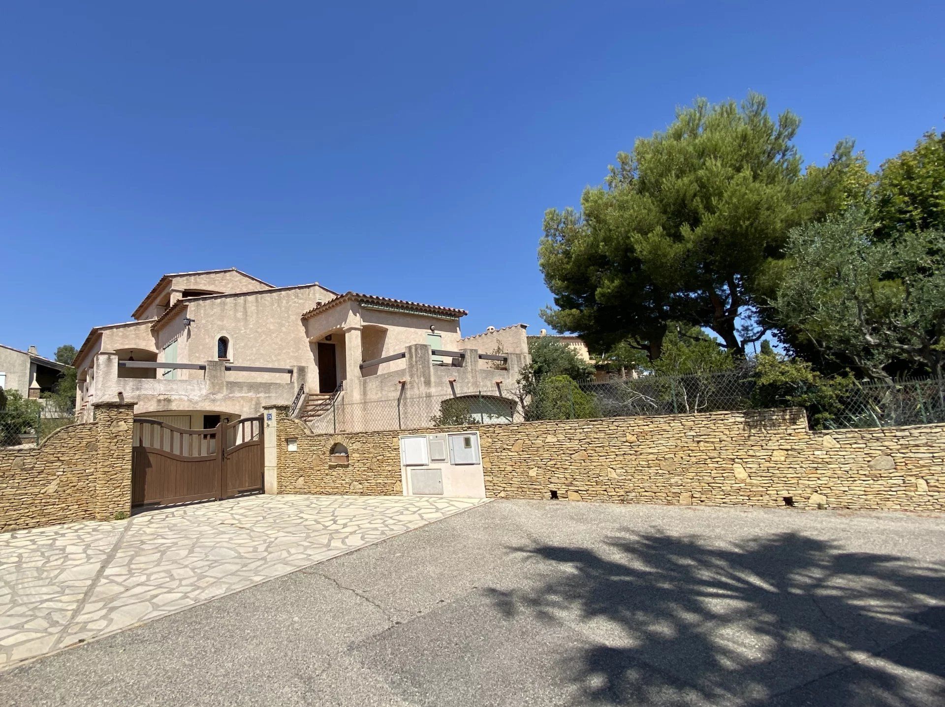 Talo sisään La Ciotat, Provence-Alpes-Cote d'Azur 12816743