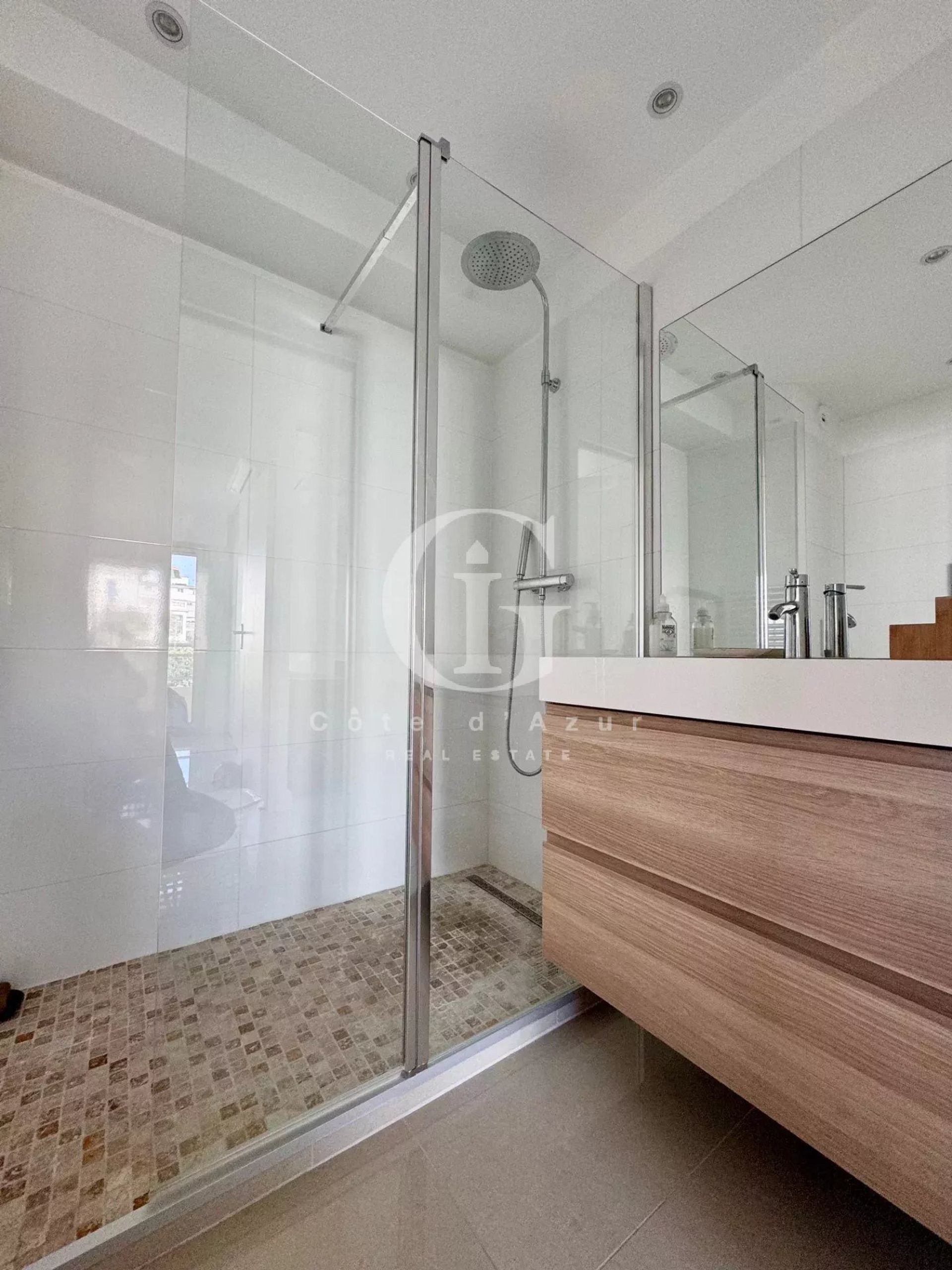 Condominium in Cannes, Provence-Alpes-Côte d'Azur 12816773