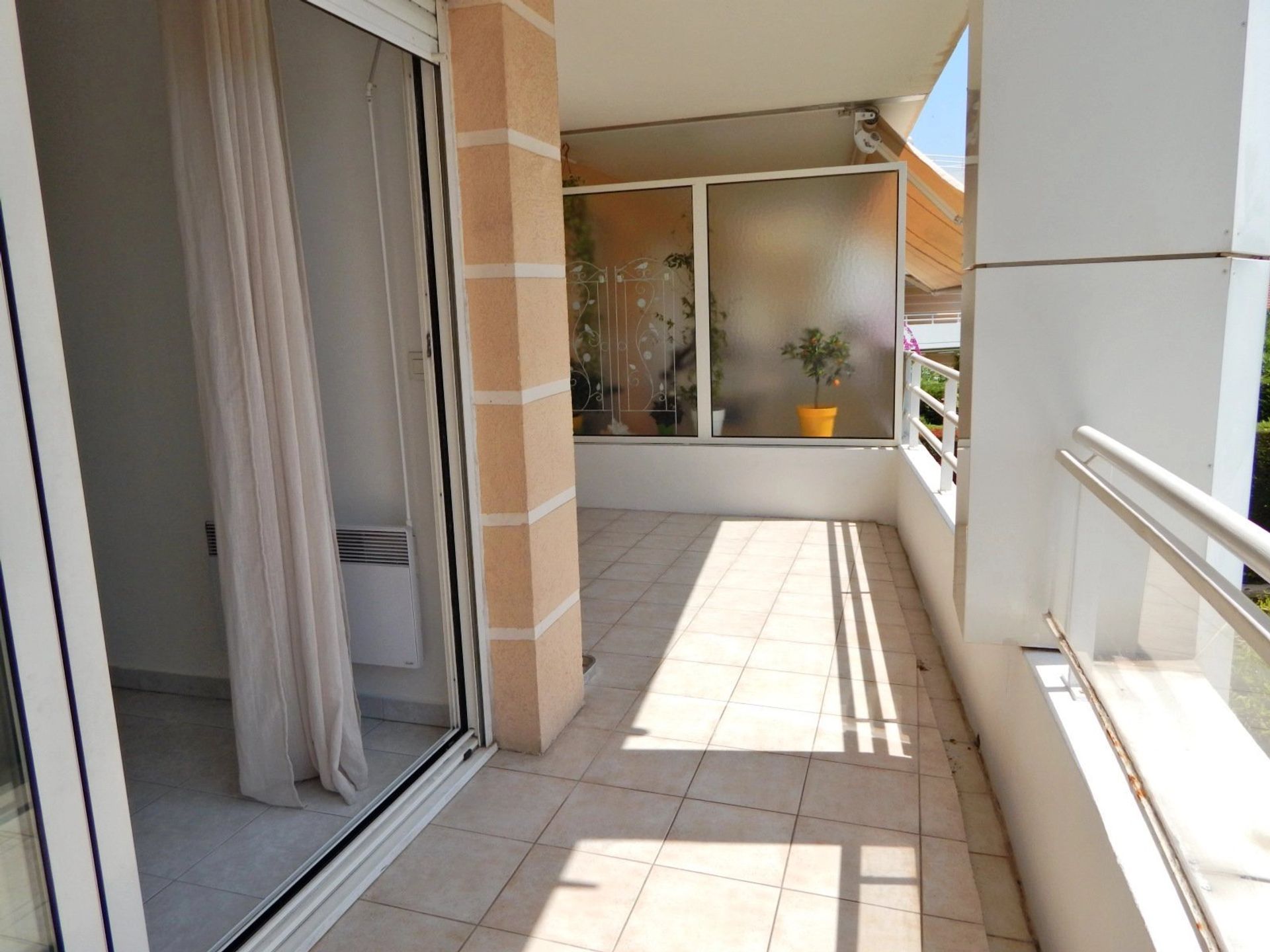 Condominium in Cannes, Provence-Alpes-Côte d'Azur 12816775