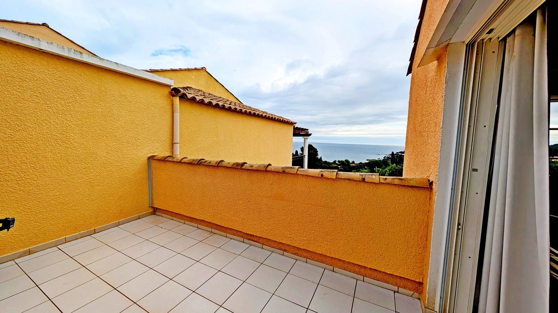 Condominium in Agay, Provence-Alpes-Cote d'Azur 12816798