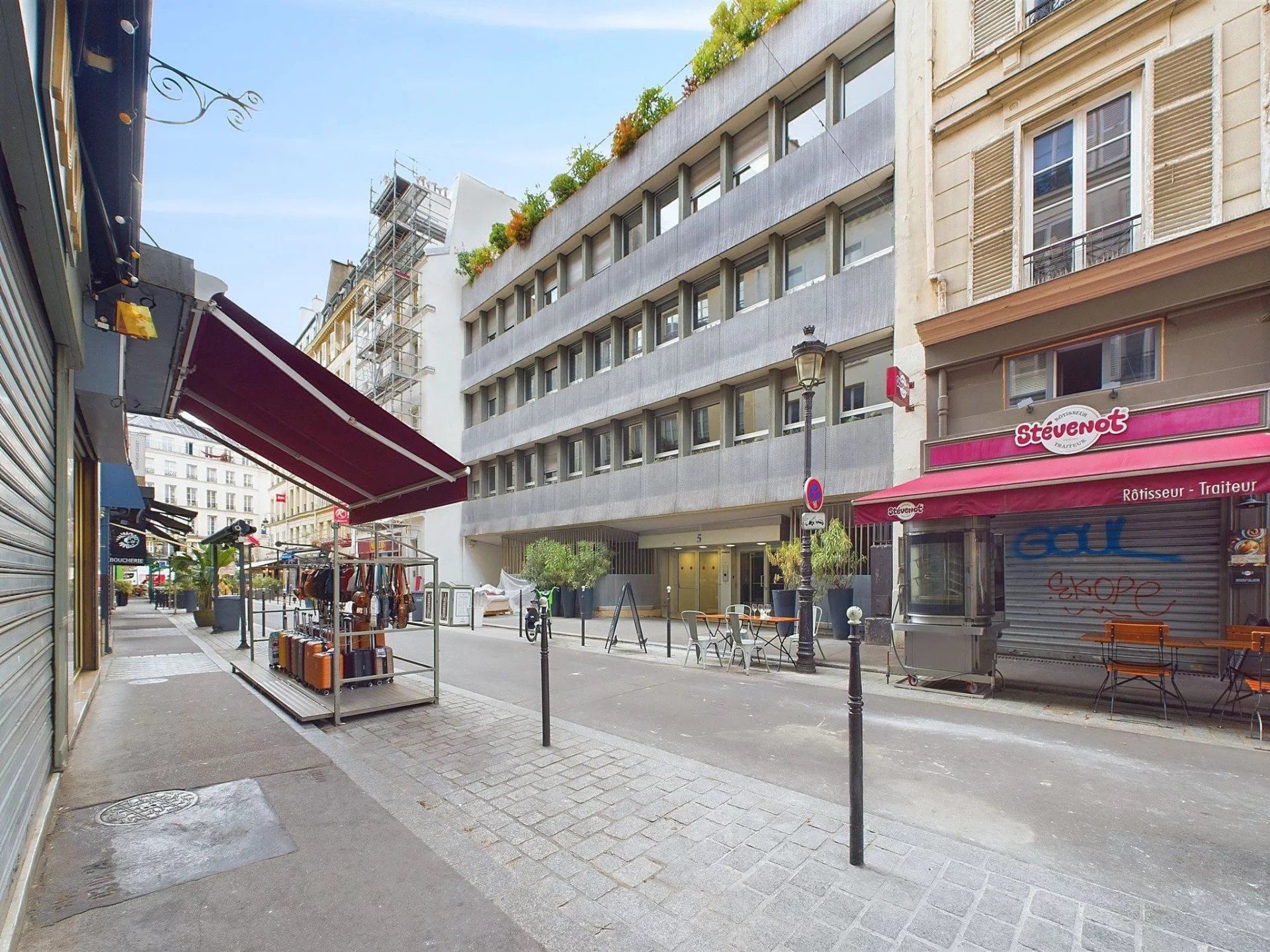 Condominium in Paris, Ile-de-France 12816812