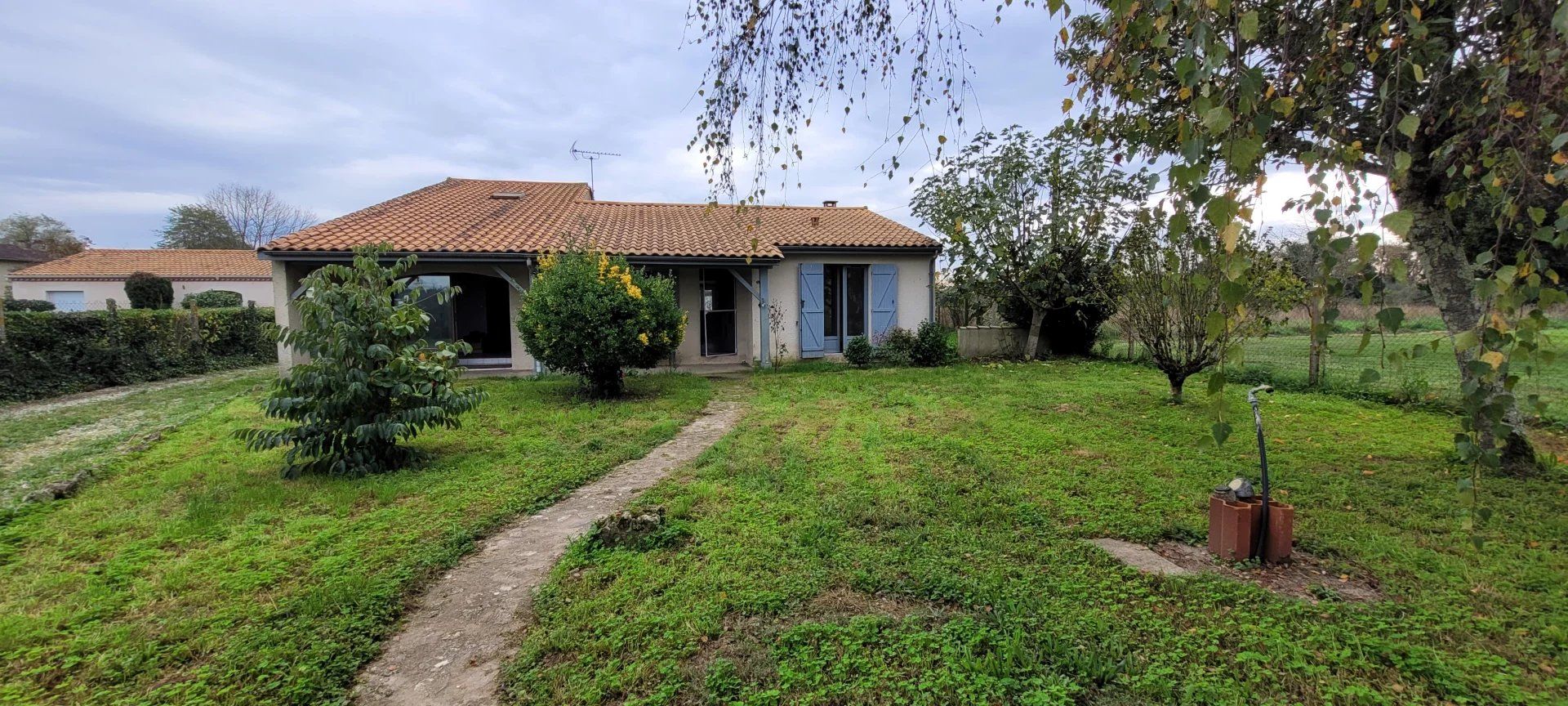 بيت في Saint-Medard-de-Guizieres, Nouvelle-Aquitaine 12816931