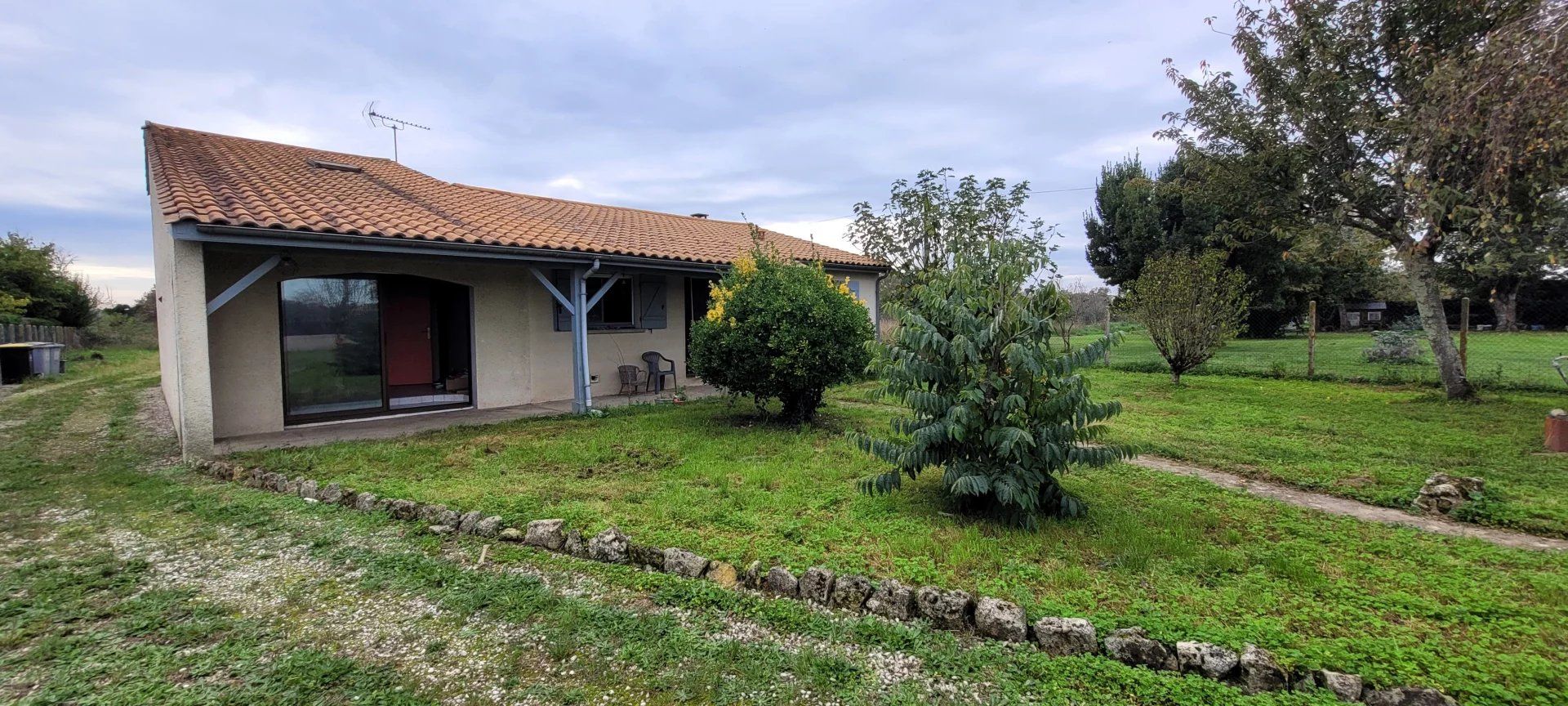 بيت في Saint-Medard-de-Guizieres, Nouvelle-Aquitaine 12816931