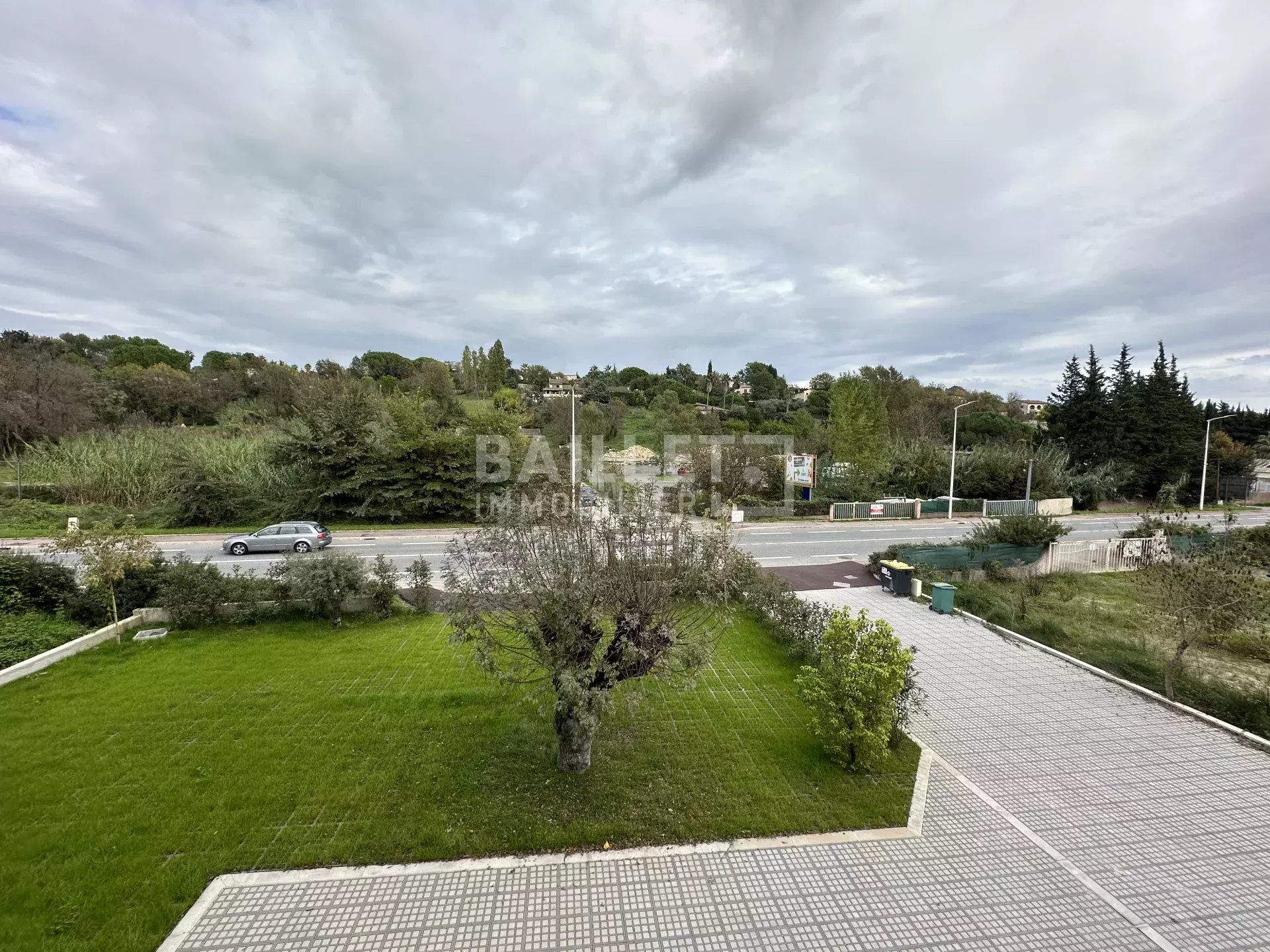 Kantor di La Colle-sur-Loup, Provence-Alpes-Cote d'Azur 12817000