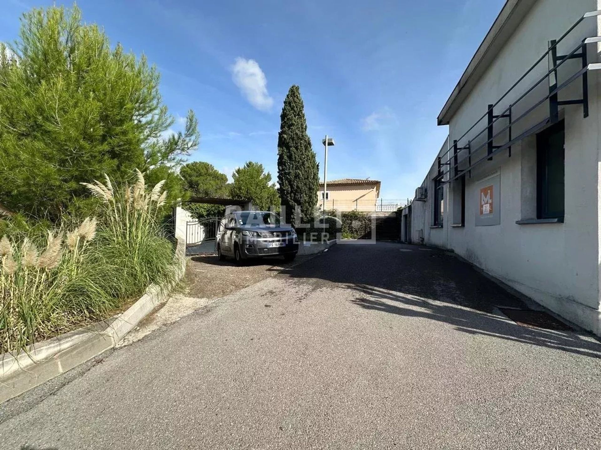 Pengecer di Cagnes-sur-Mer, Provence-Alpes-Cote d'Azur 12817002