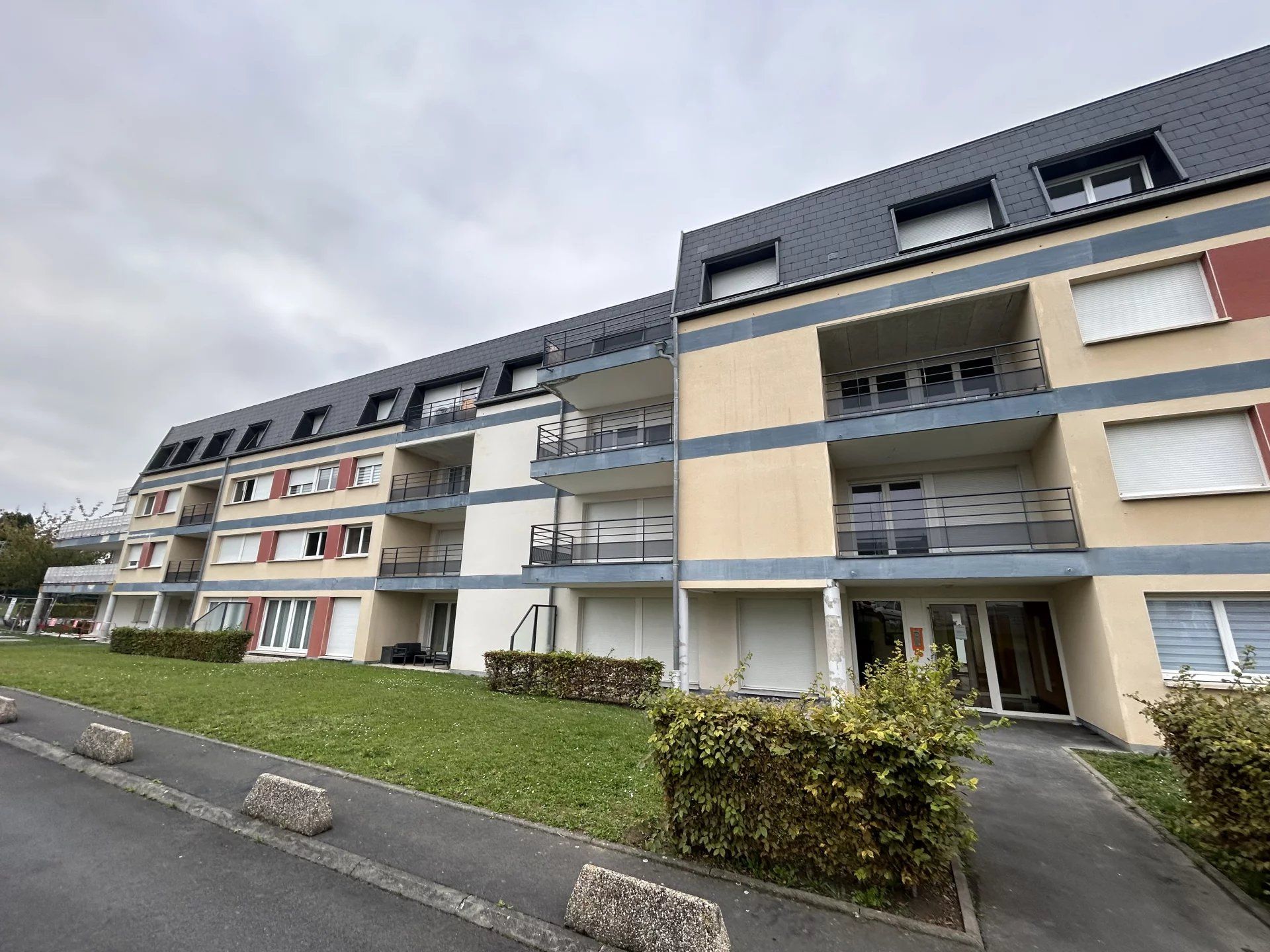 Condominium in Cambrai, Hauts-de-France 12817141