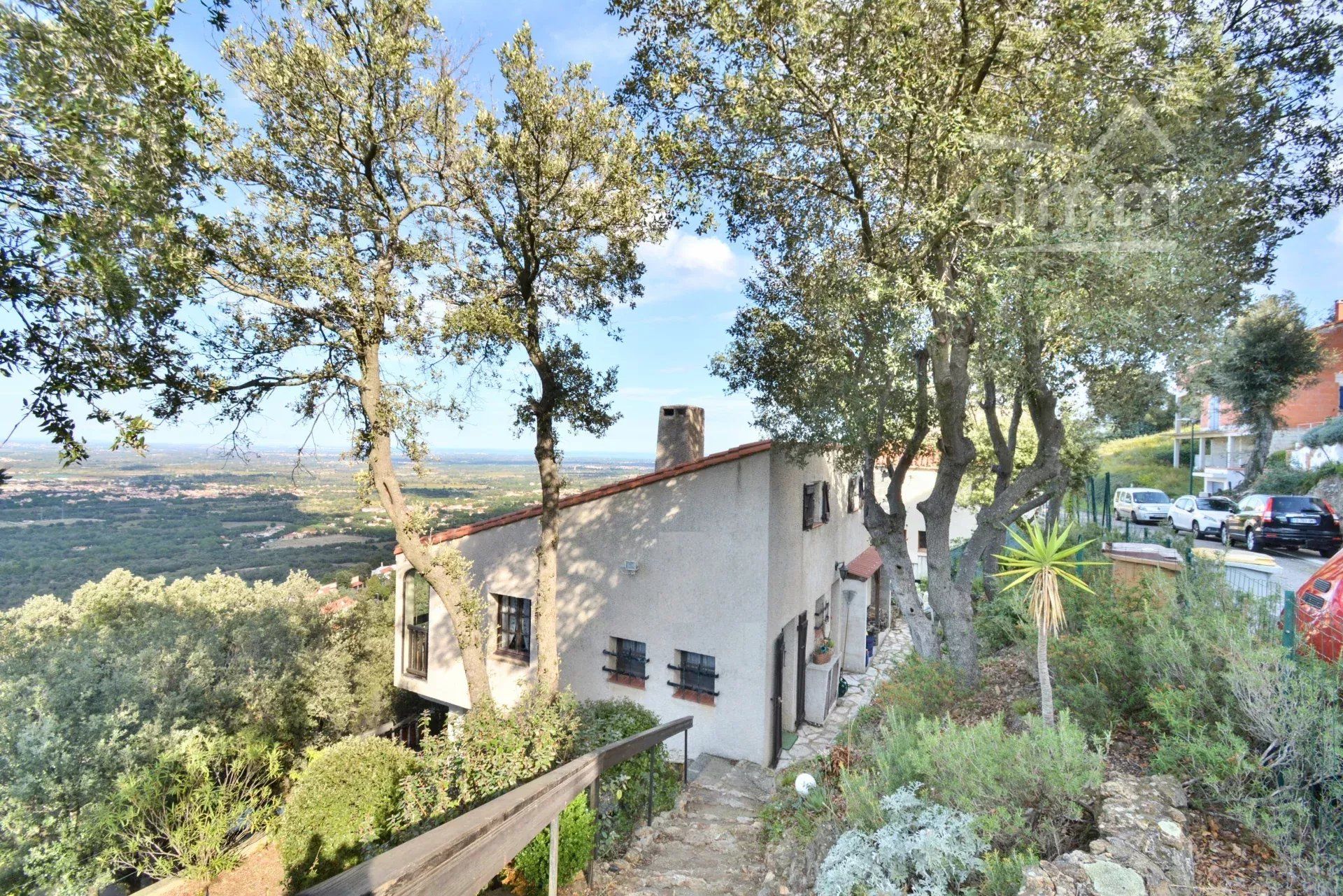 casa en Laroque-des-Albères, Pyrénées-Orientales 12817236