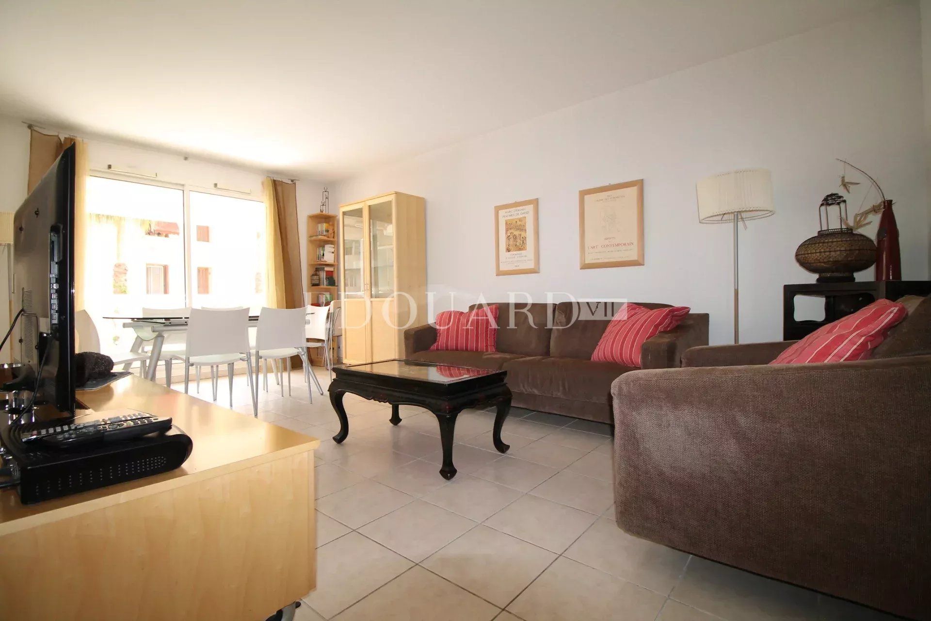 Condominium in Menton, Provence-Alpes-Cote d'Azur 12817380