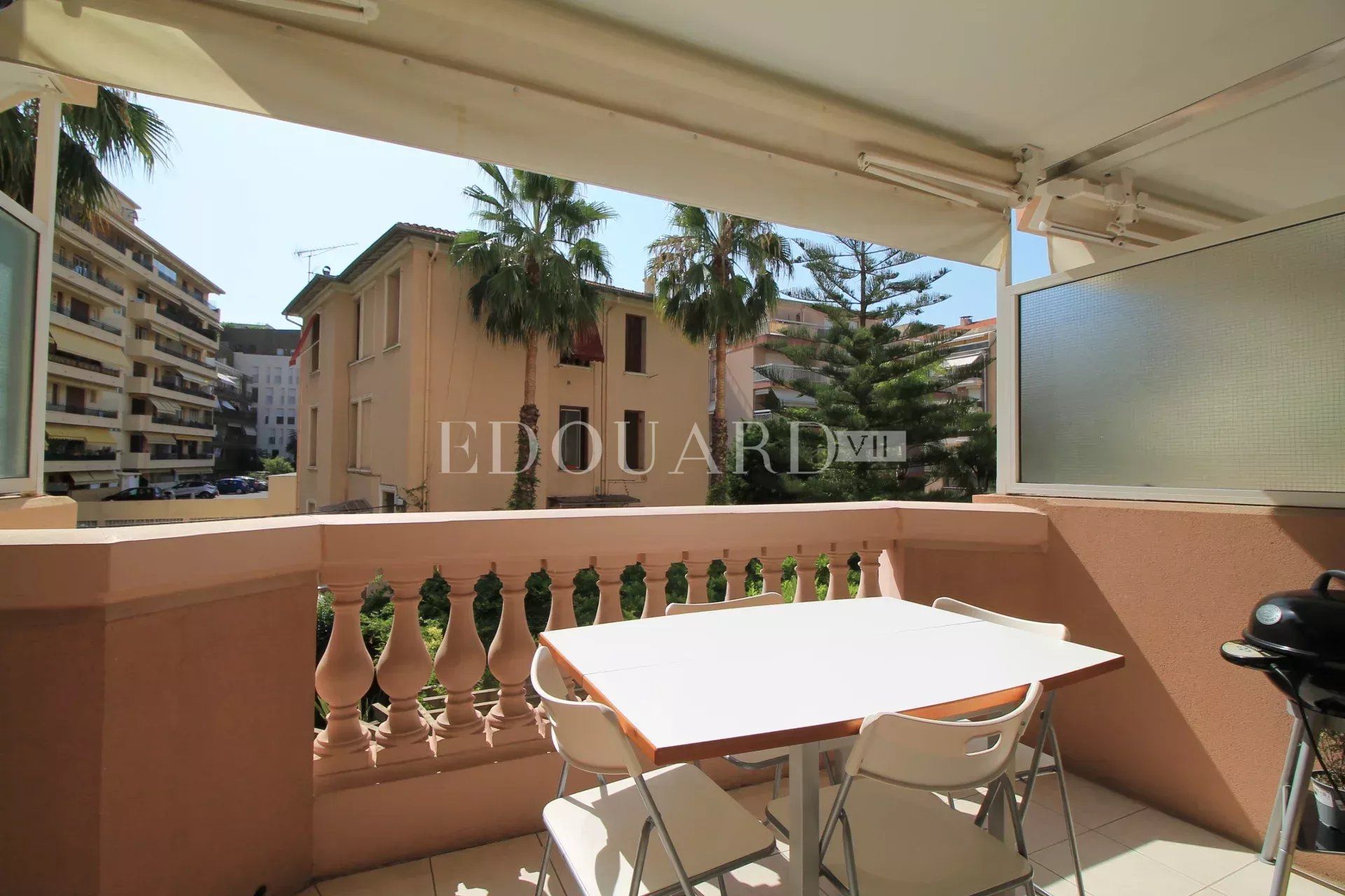 Condominium in Menton, Provence-Alpes-Cote d'Azur 12817380