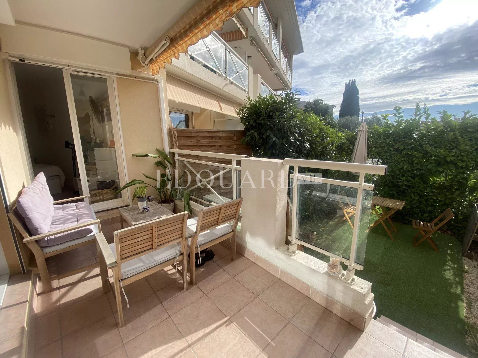 Condominium in Menton, Provence-Alpes-Cote d'Azur 12817385