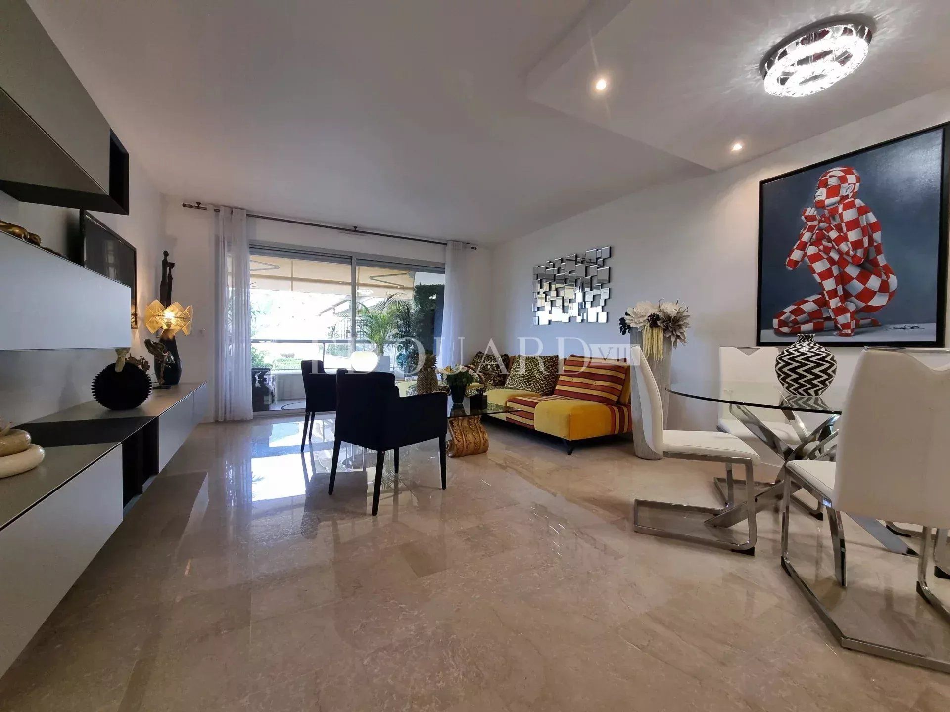 Condominium in Kap Maarten, Provence-Alpes-Côte d'Azur 12817398