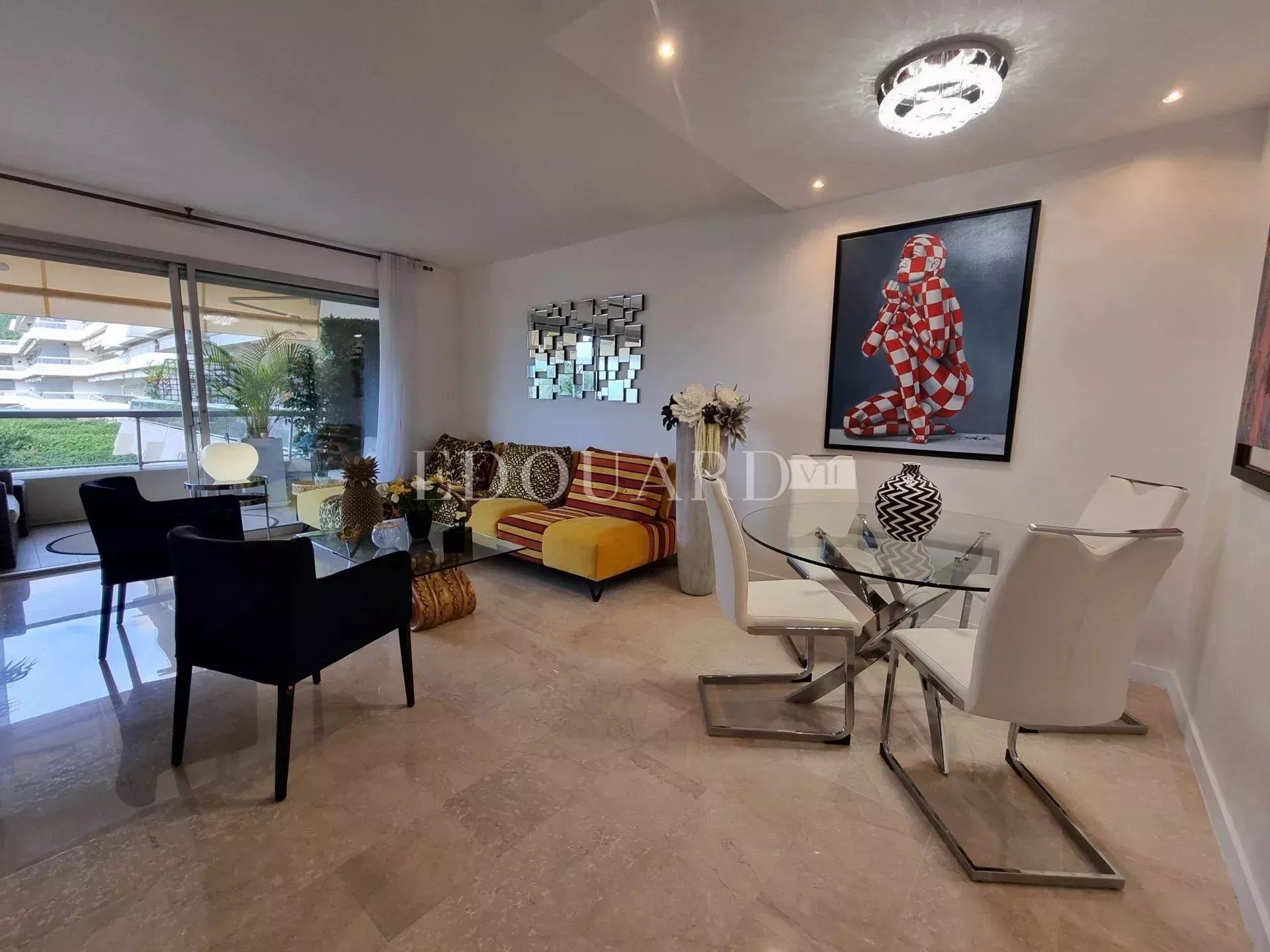 Condominium in Kap Maarten, Provence-Alpes-Côte d'Azur 12817398