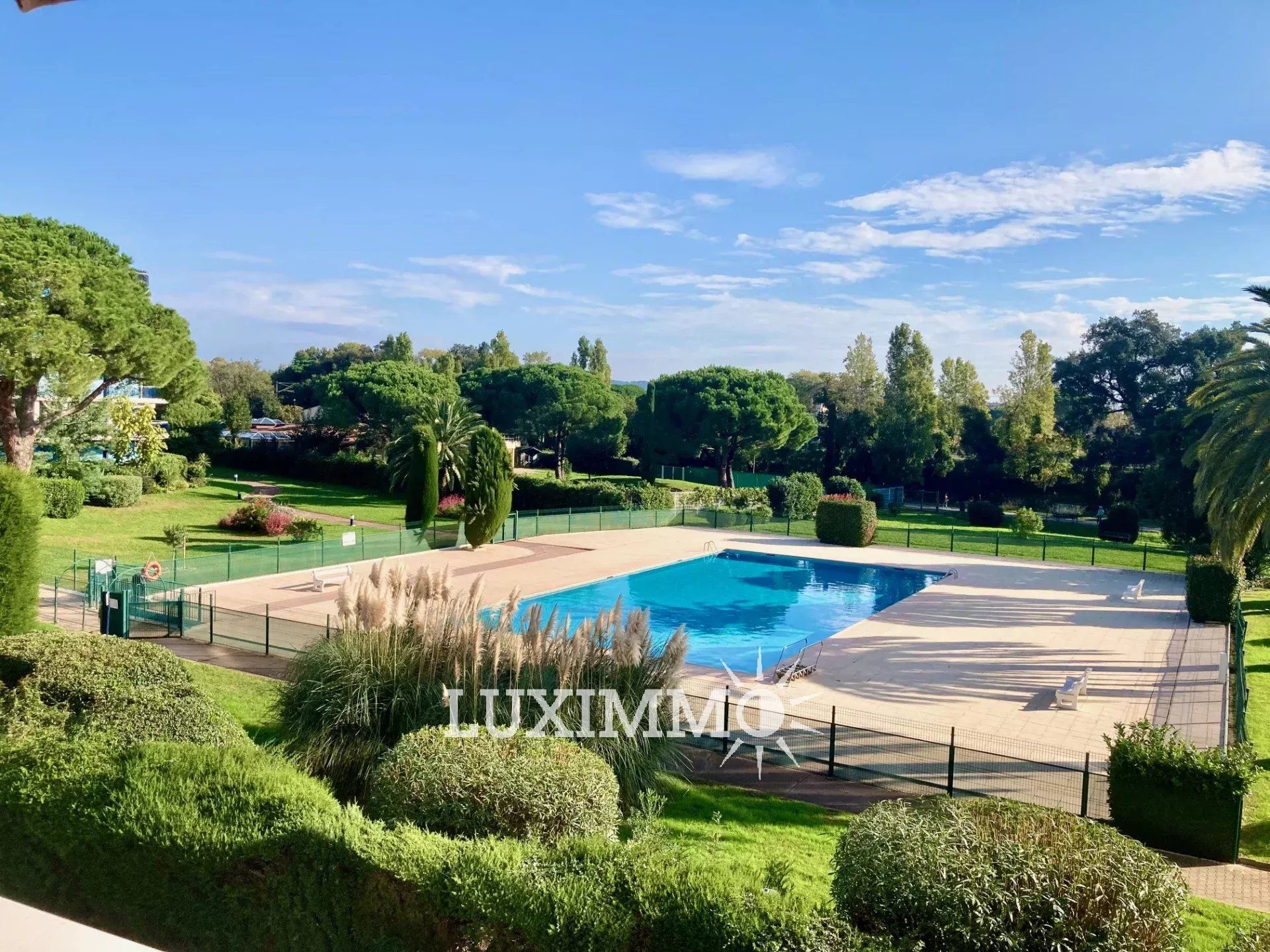 Condominio nel Mandelieu-la-Napoule, Alpes-Maritimes 12817561