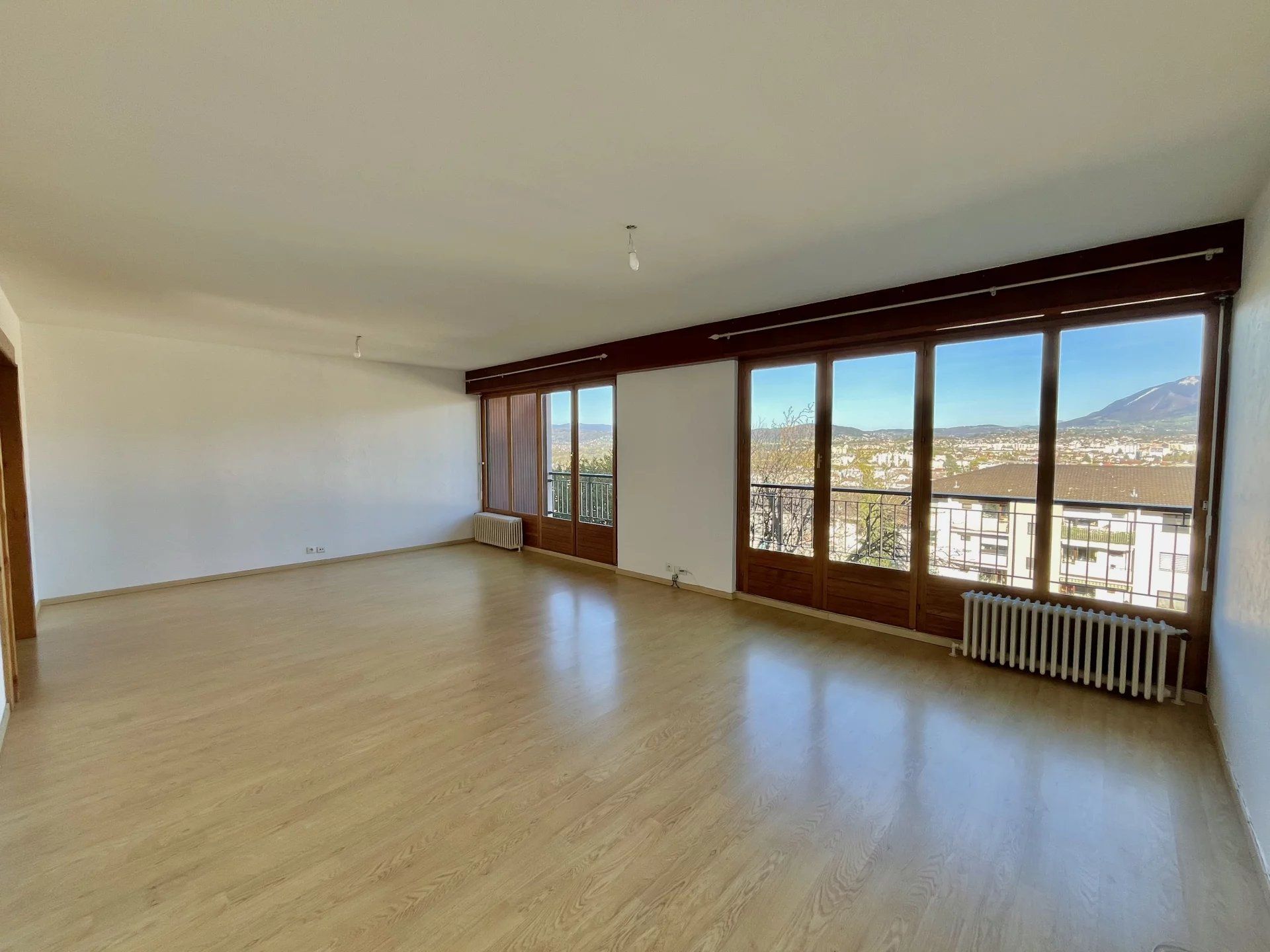 Condominium dans Cran-Gevrier, Auvergne-Rhône-Alpes 12817645