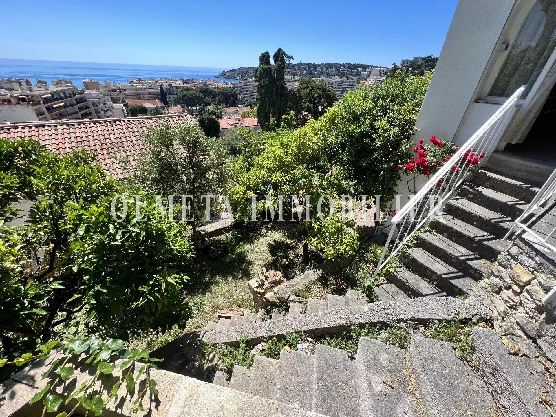 House in Roquebrune-Cap-Martin, Alpes-Maritimes 12817678