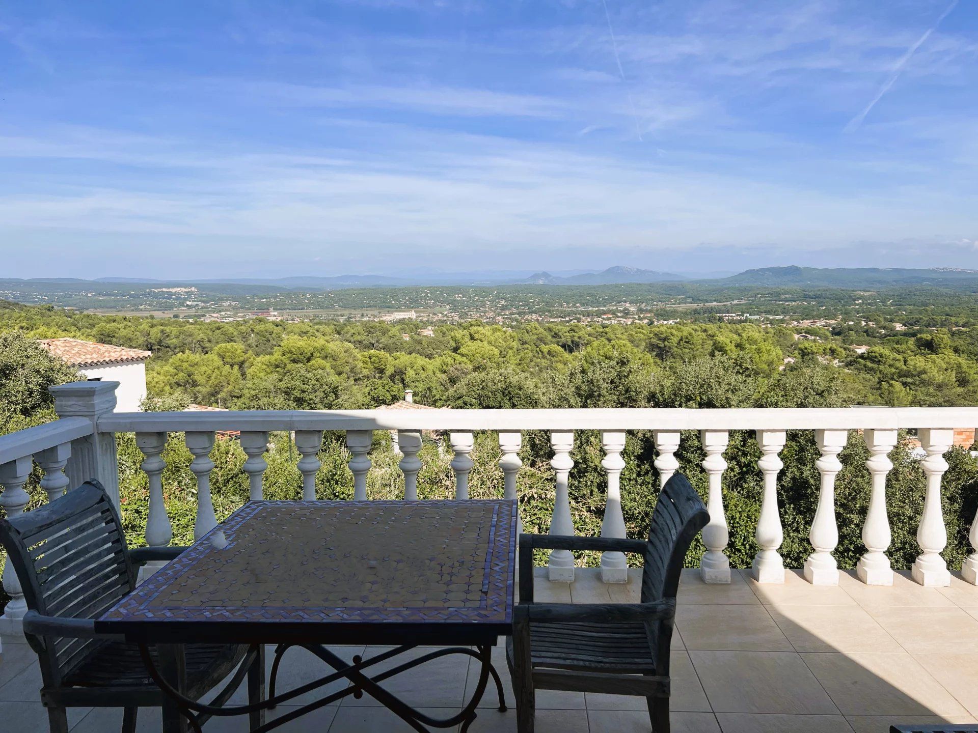 жилой дом в Saint-Maximin-la-Sainte-Baume, Provence-Alpes-Cote d'Azur 12817835