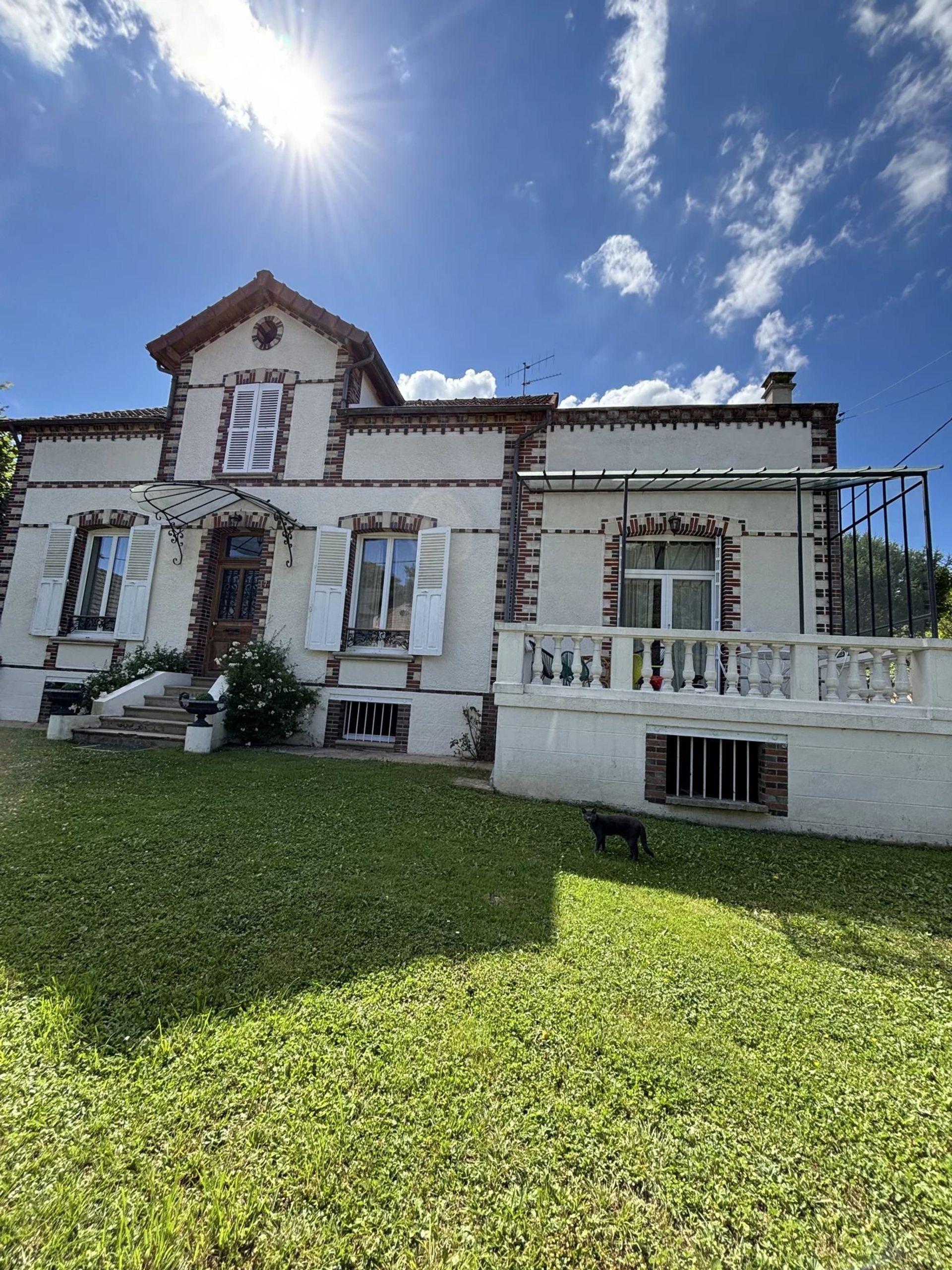 Casa nel Villeneuve-sur-Yonne, Borgogna-Franca Contea 12818091