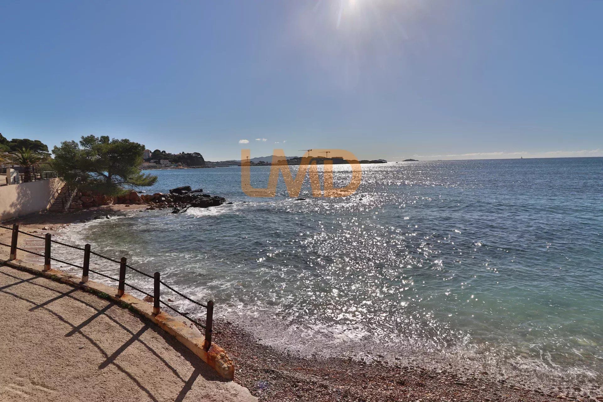 Eigentumswohnung im Bandol, Provence-Alpes-Côte d'Azur 12818154