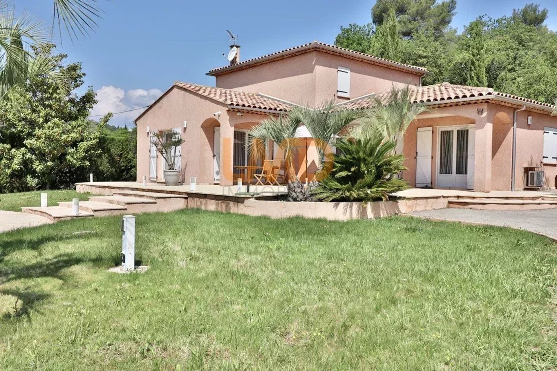 Perumahan di Nans-les-Pins, Var 12818155