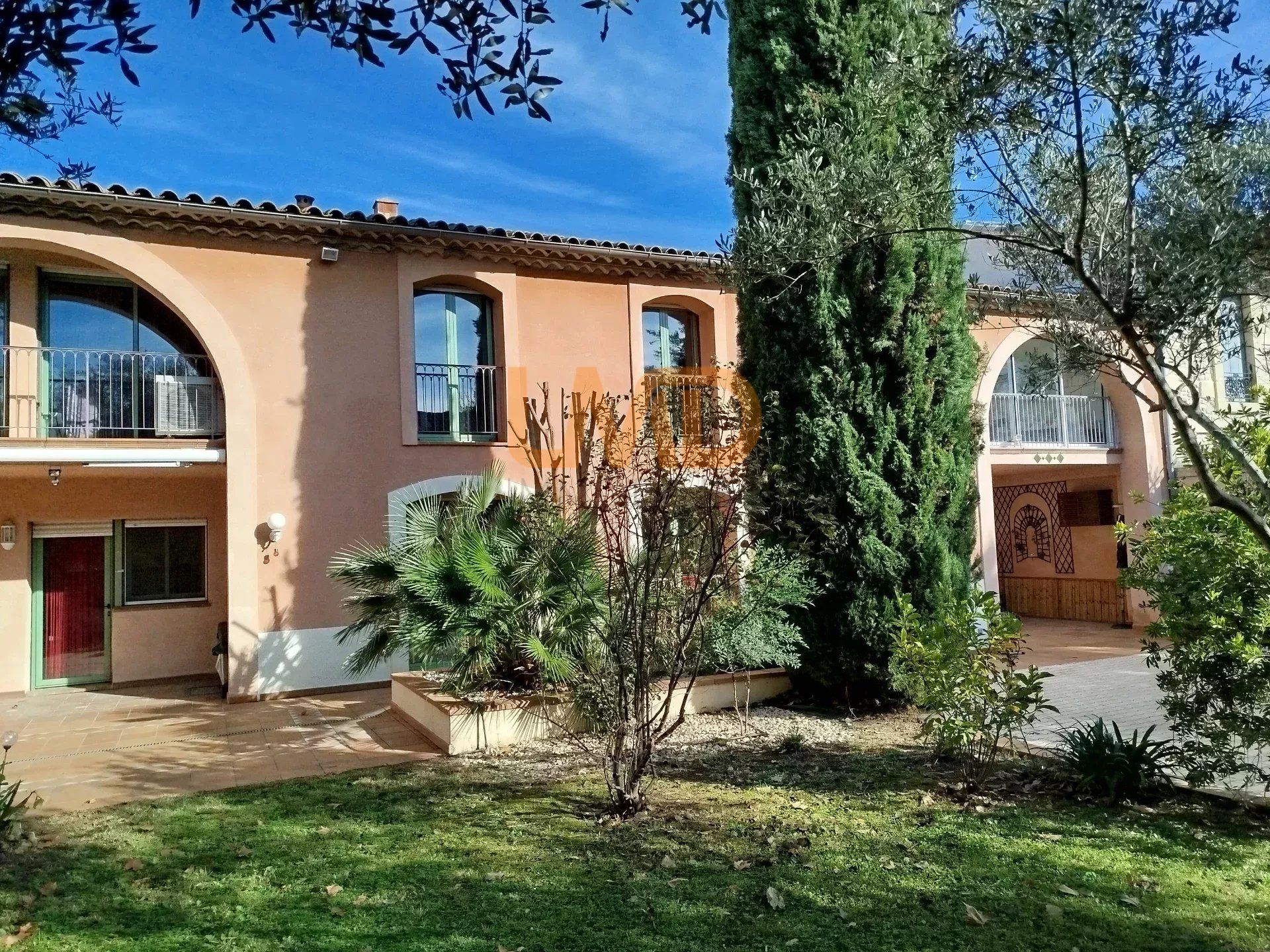 Plusieurs maisons dans Sommières, Occitanie 12818287