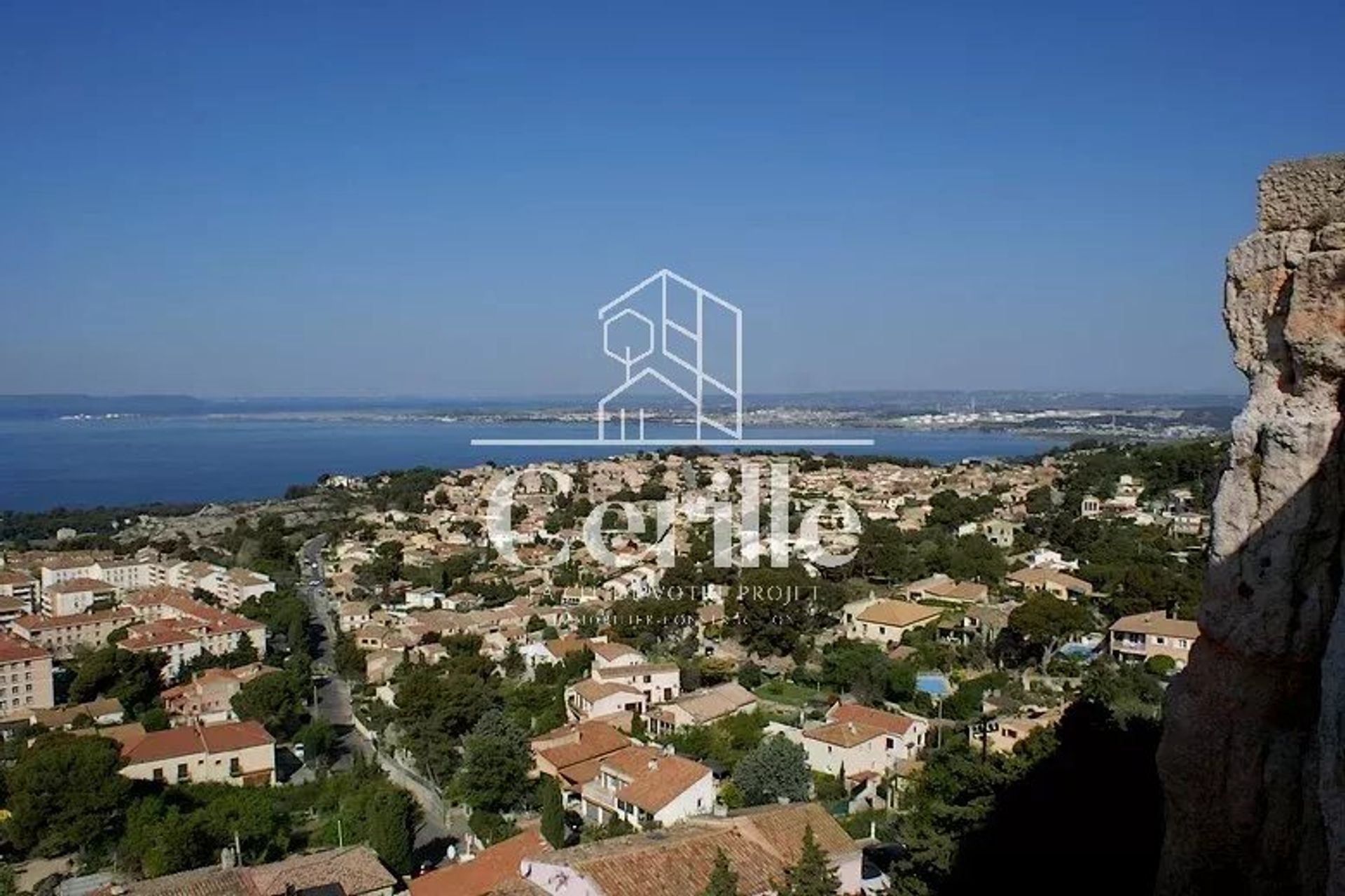 Condominium dans Vitrolles, Provence-Alpes-Côte d'Azur 12818396