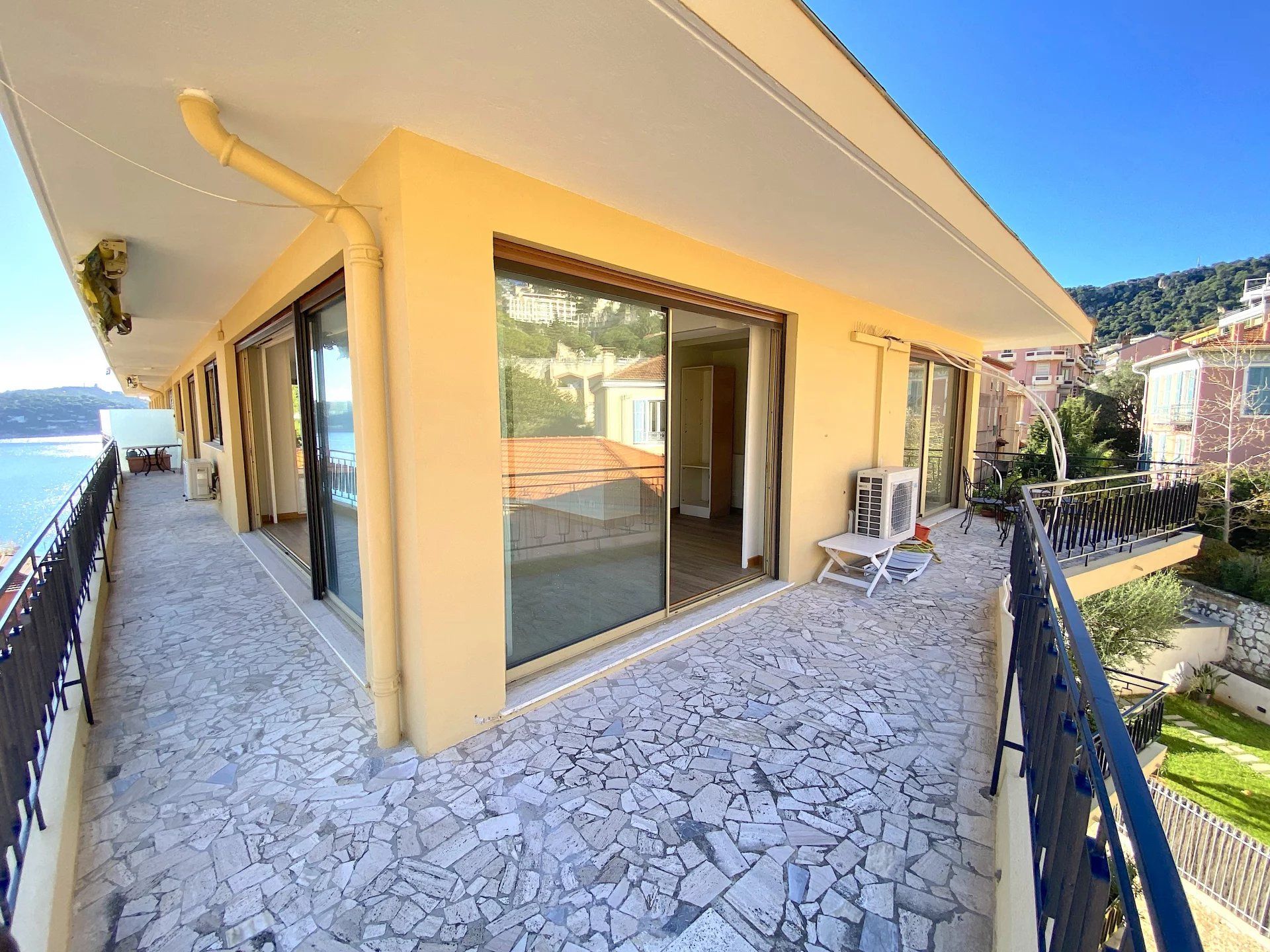 Condominium in Villefranche-sur-Mer, Alpes-Maritimes 12820076