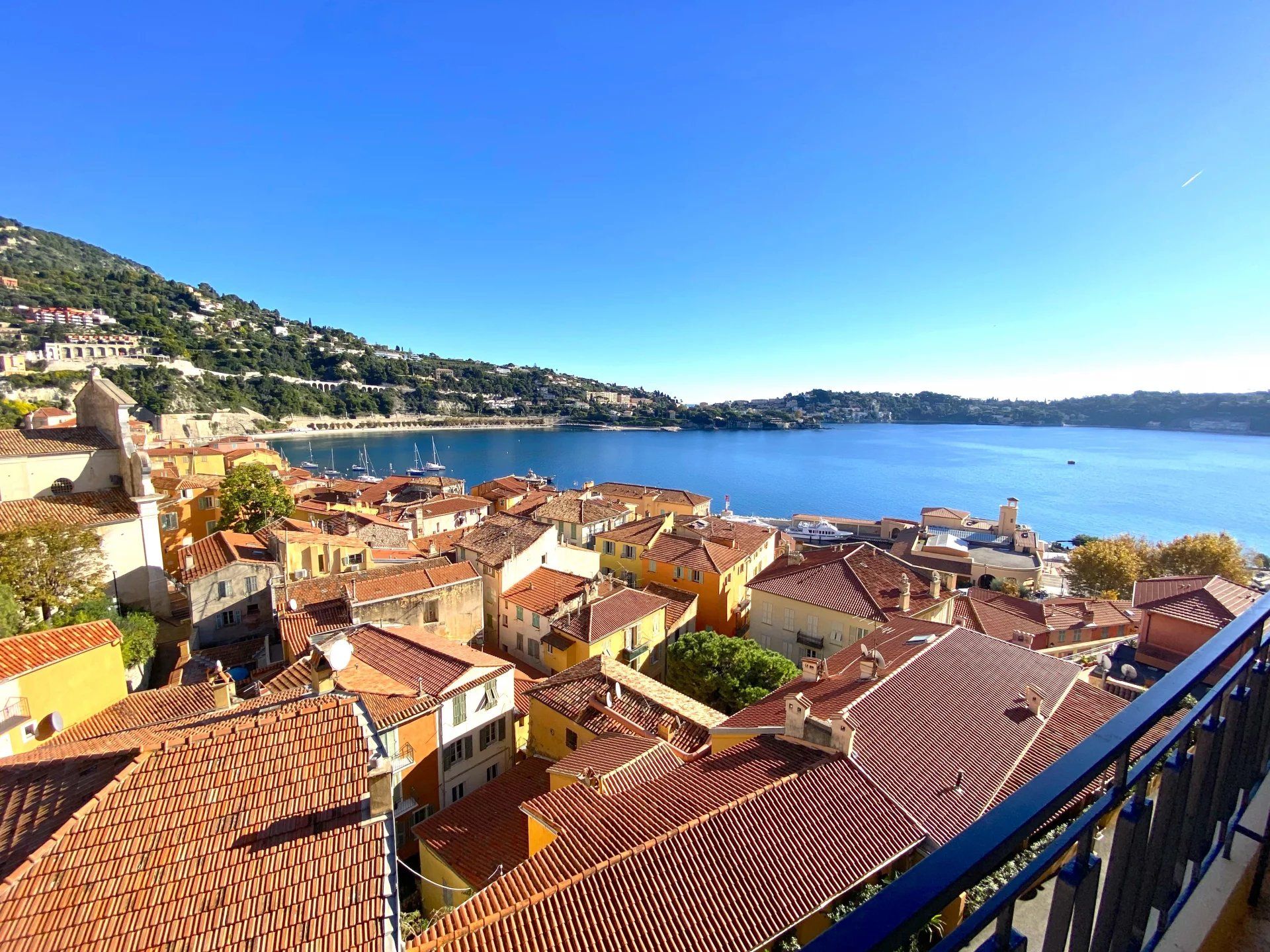 Condominium in Villefranche-sur-Mer, Alpes-Maritimes 12820076