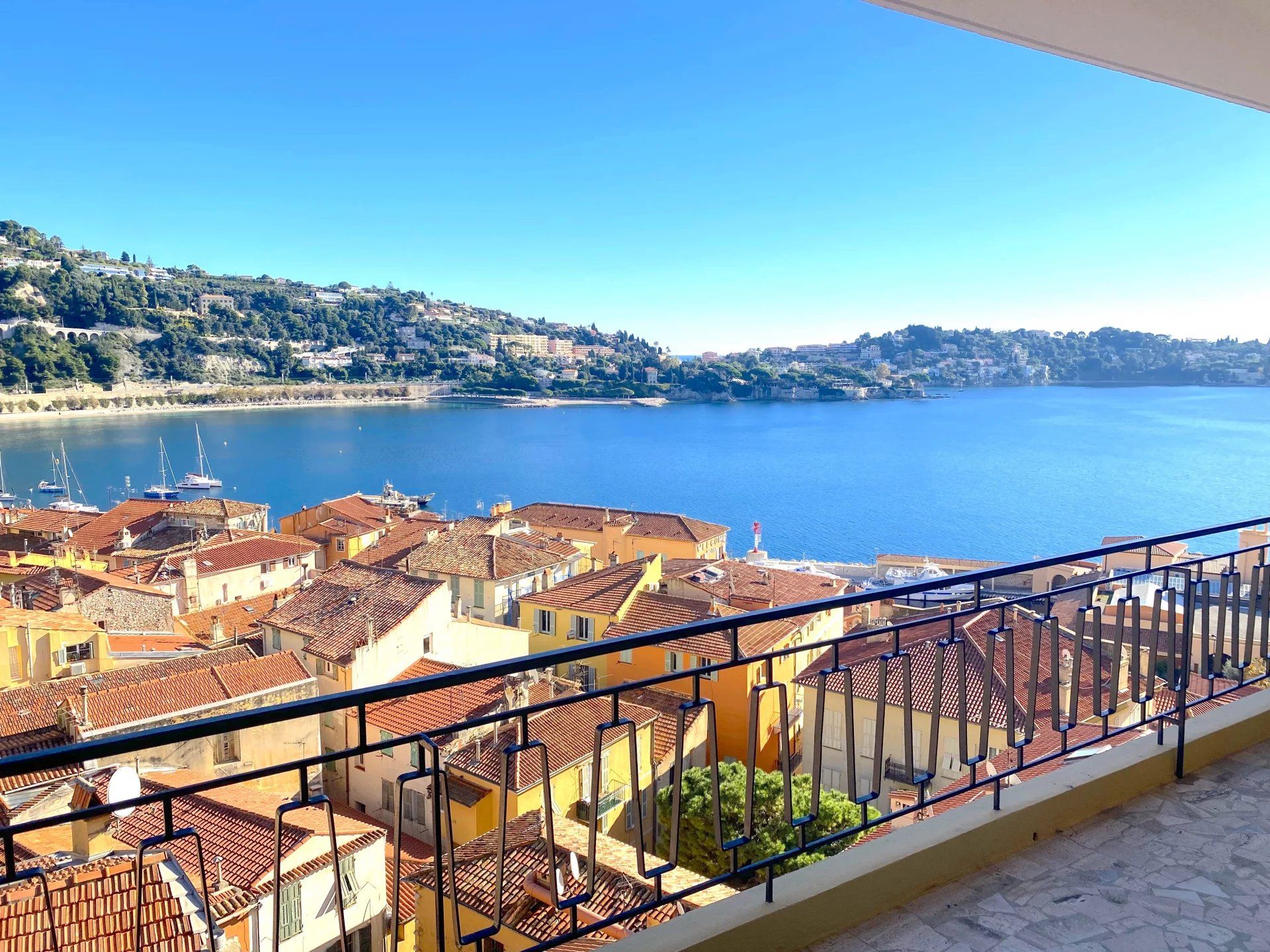 Condominium in Villefranche-sur-Mer, Alpes-Maritimes 12820076