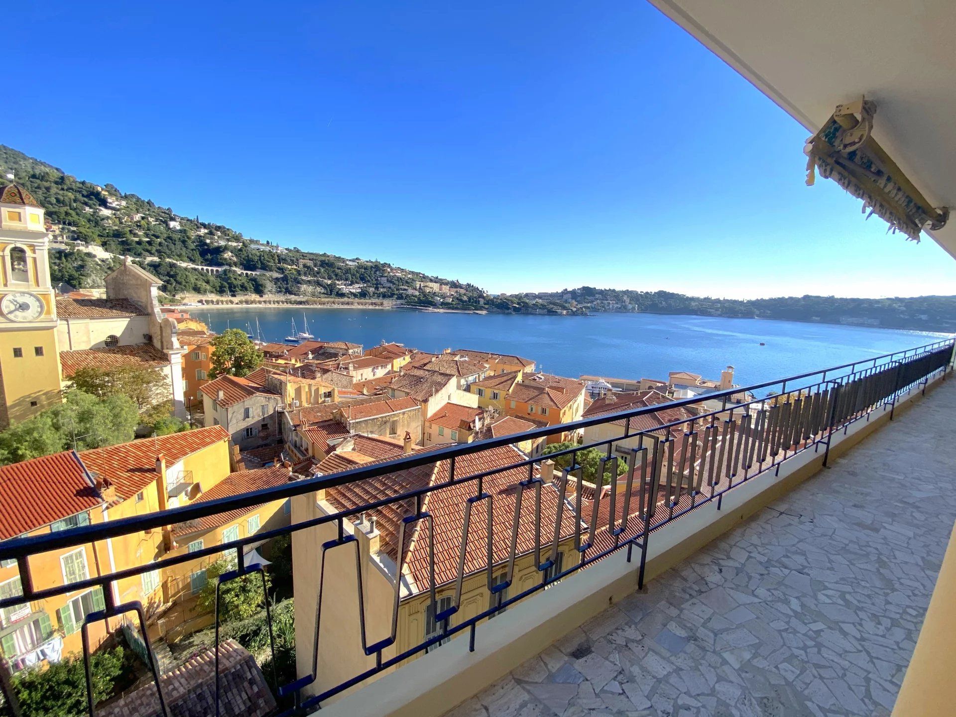 Condominium in Villefranche-sur-Mer, Alpes-Maritimes 12820076