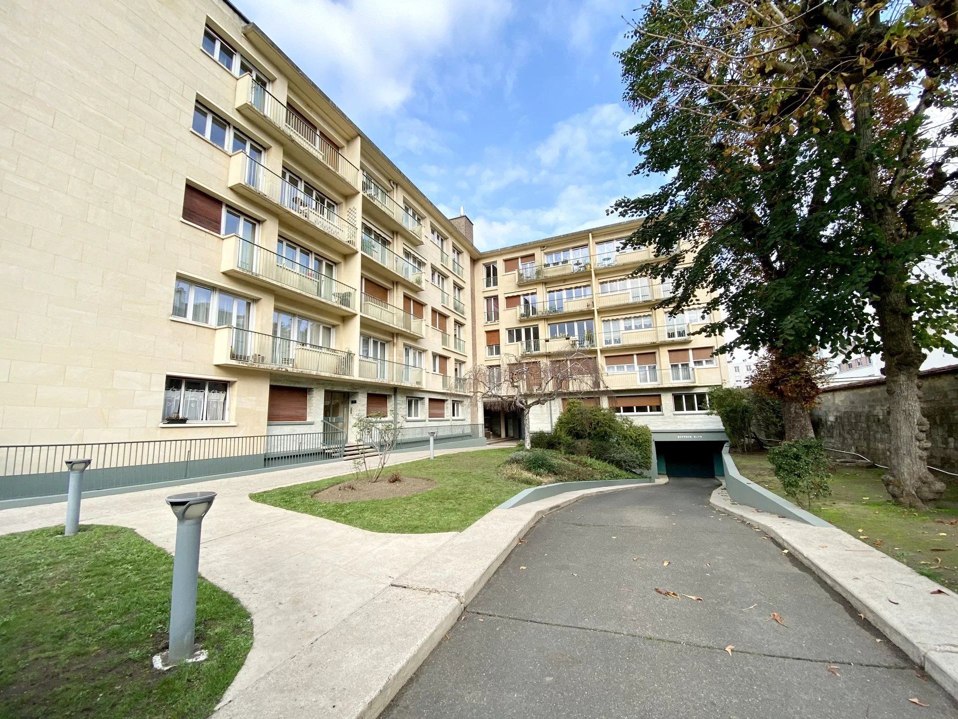 Condominium in Le Vesinet, Ile-de-France 12821387