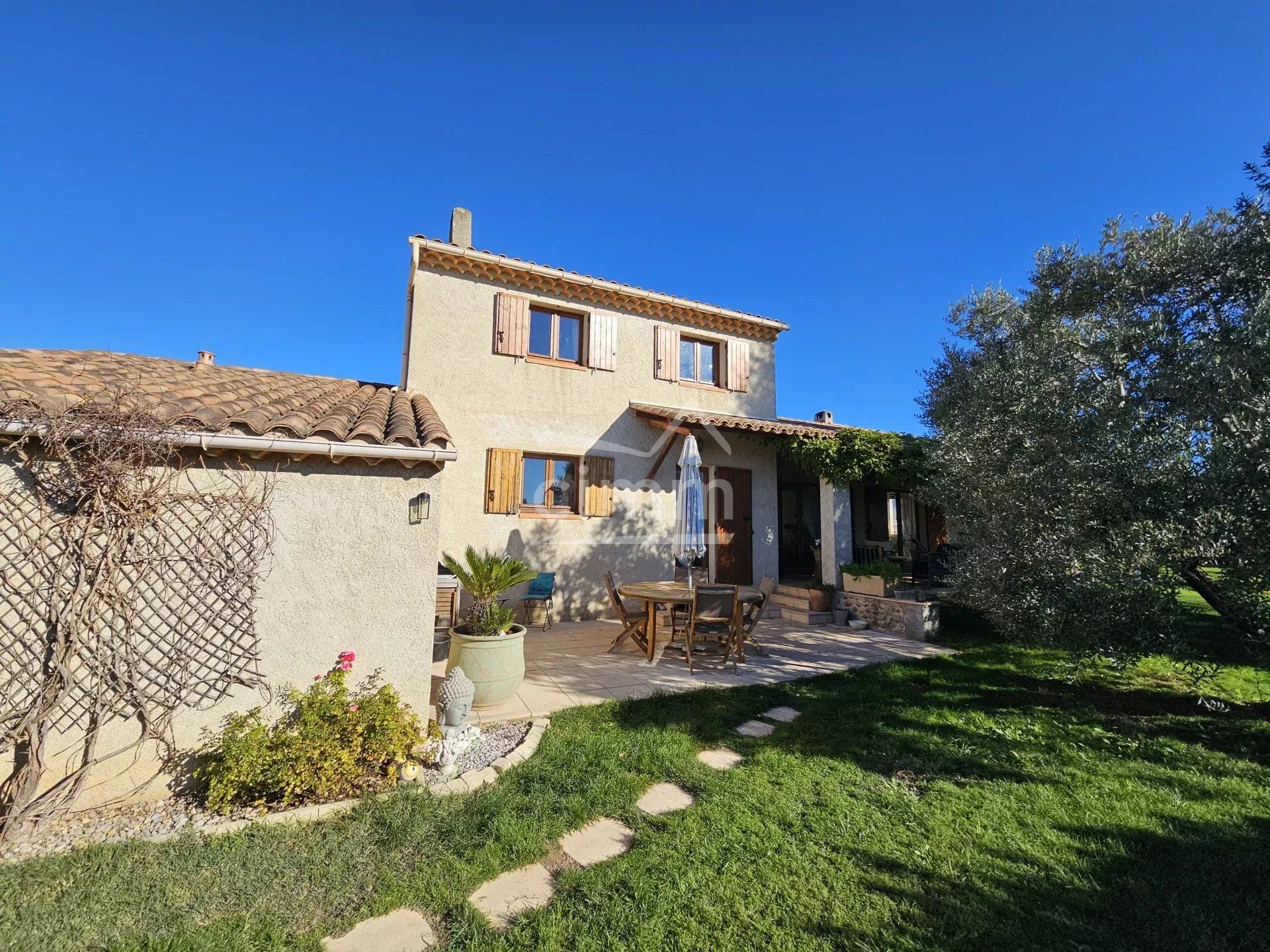 Residential in Les Mées, Alpes-de-Haute-Provence 12821397