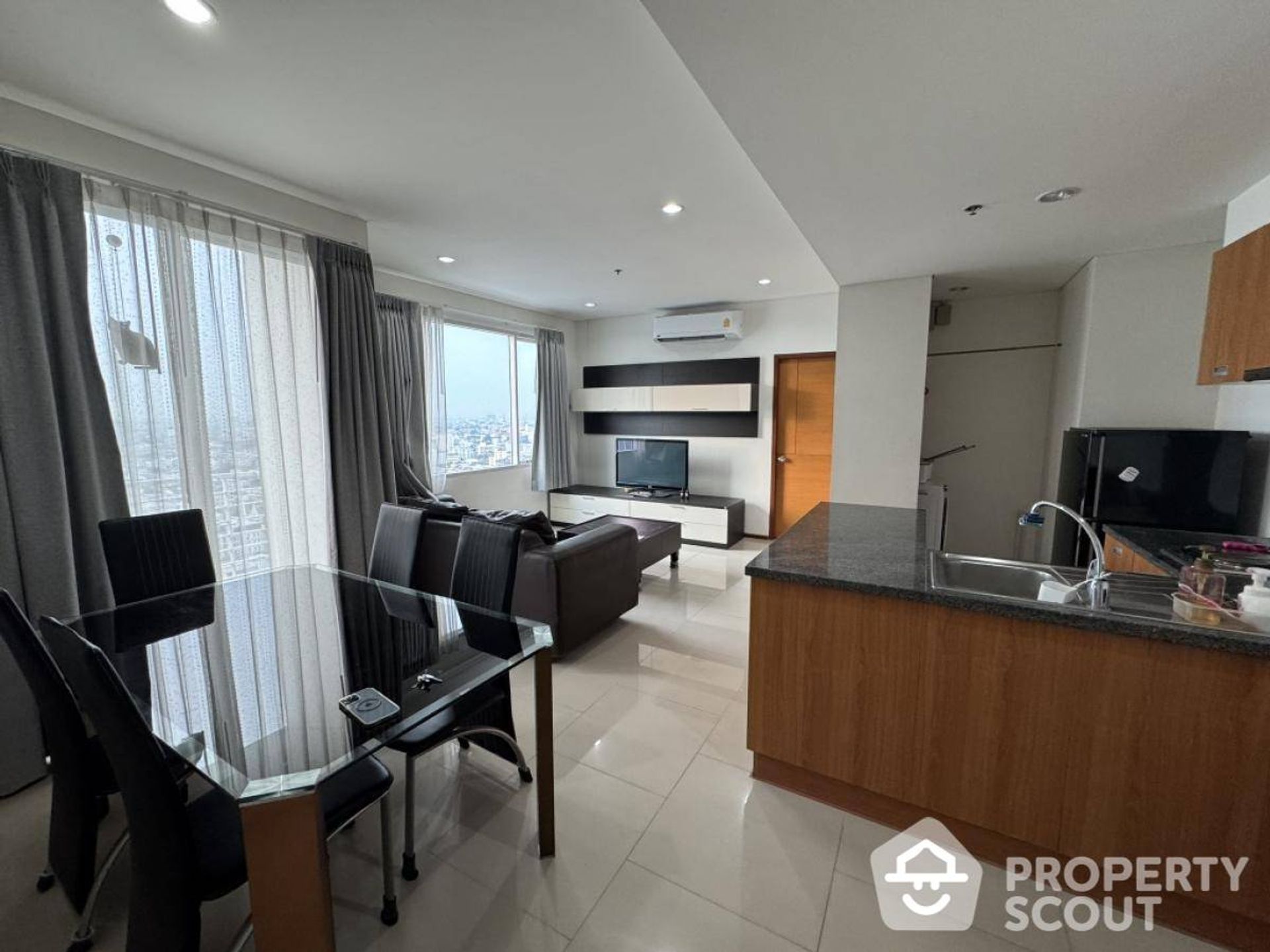 Condominium in Godown, Krung Thep Maha Nakhon 12821613