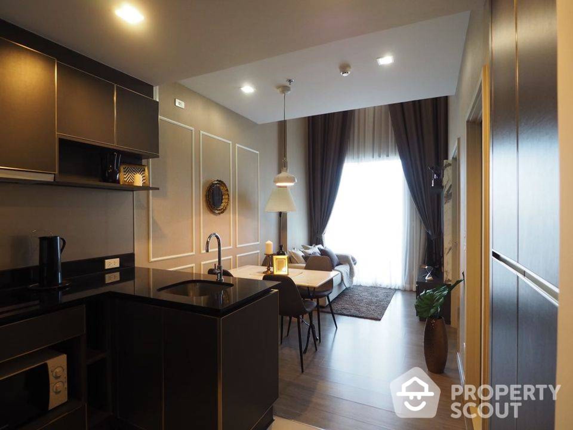 Condominium in Godown, Krung Thep Maha Nakhon 12821662