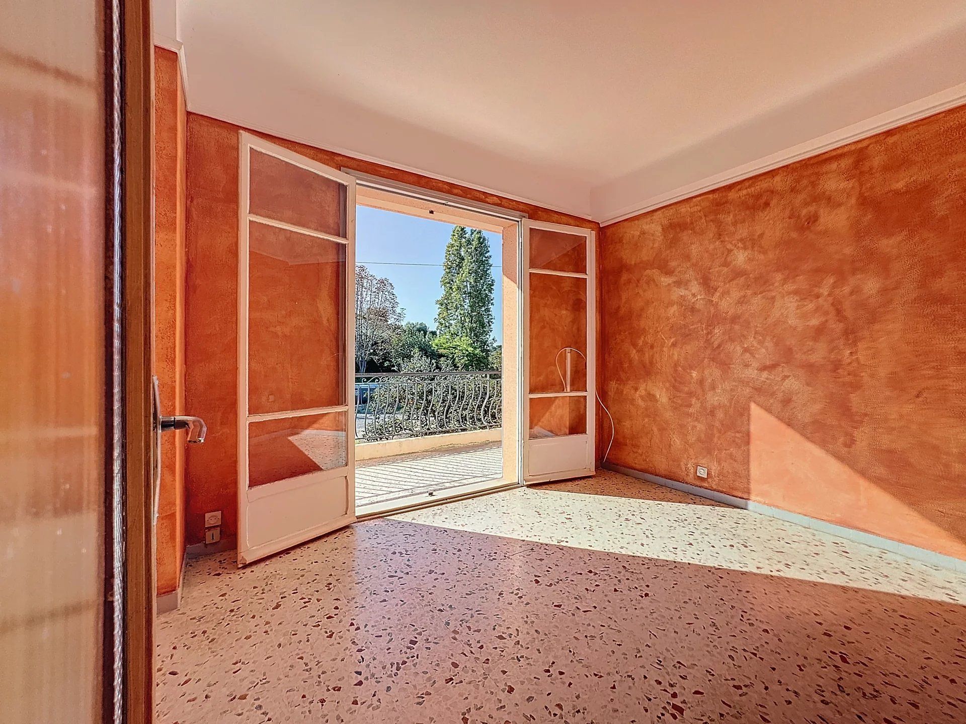 Condominium in Saint-Laurent-du-Var, Provence-Alpes-Cote d'Azur 12821807