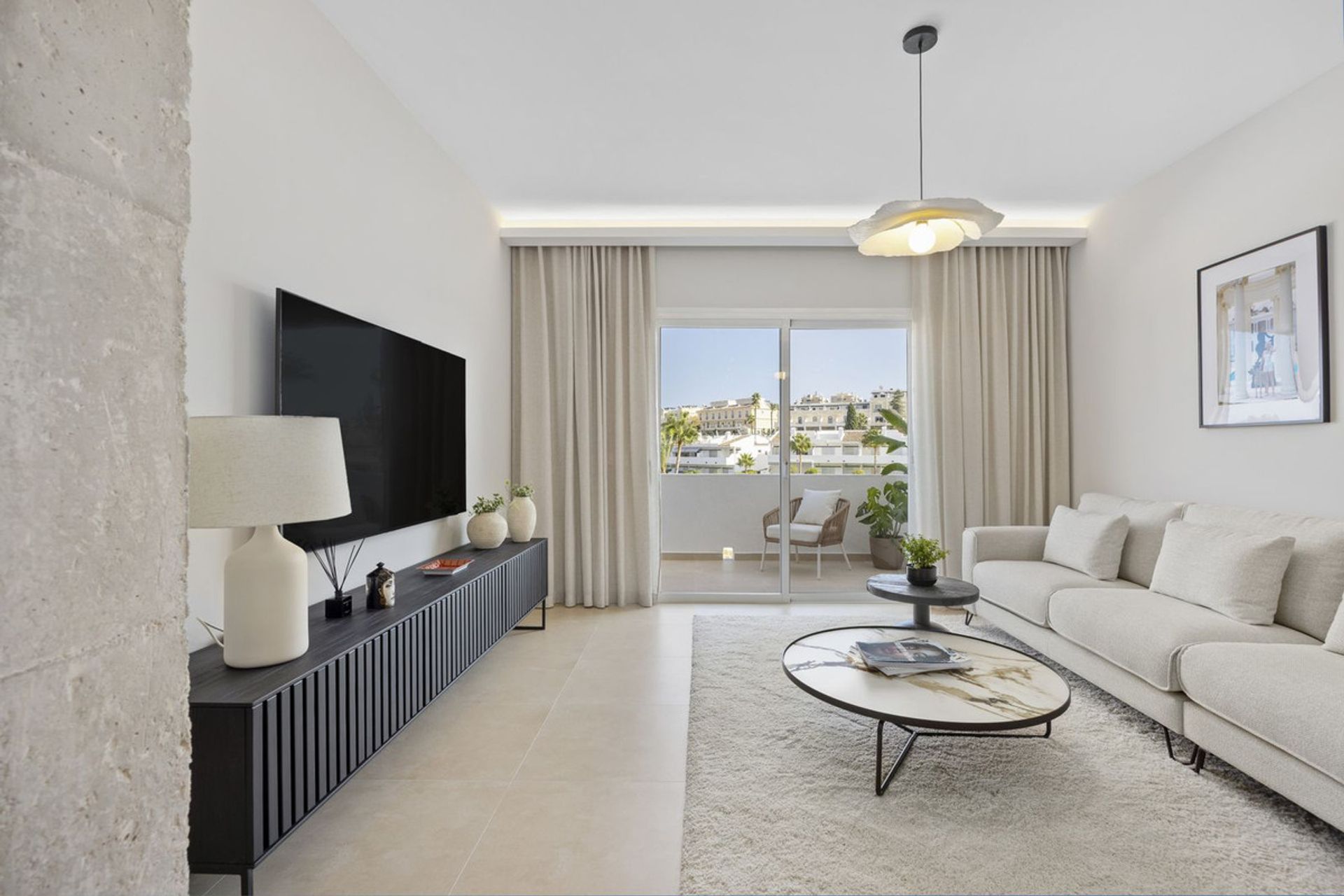 Condominium in Marbella, Andalucía 12821823