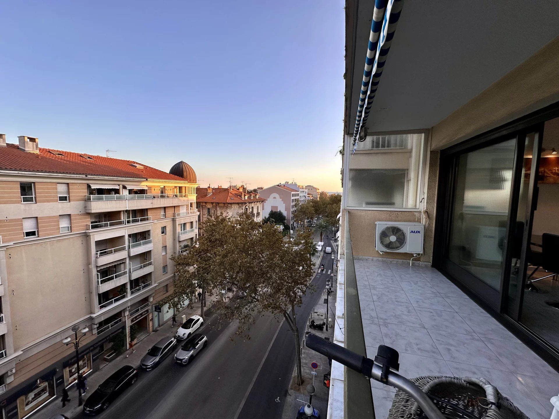 Osakehuoneisto sisään Cannes, Provence-Alpes-Cote d'Azur 12822772