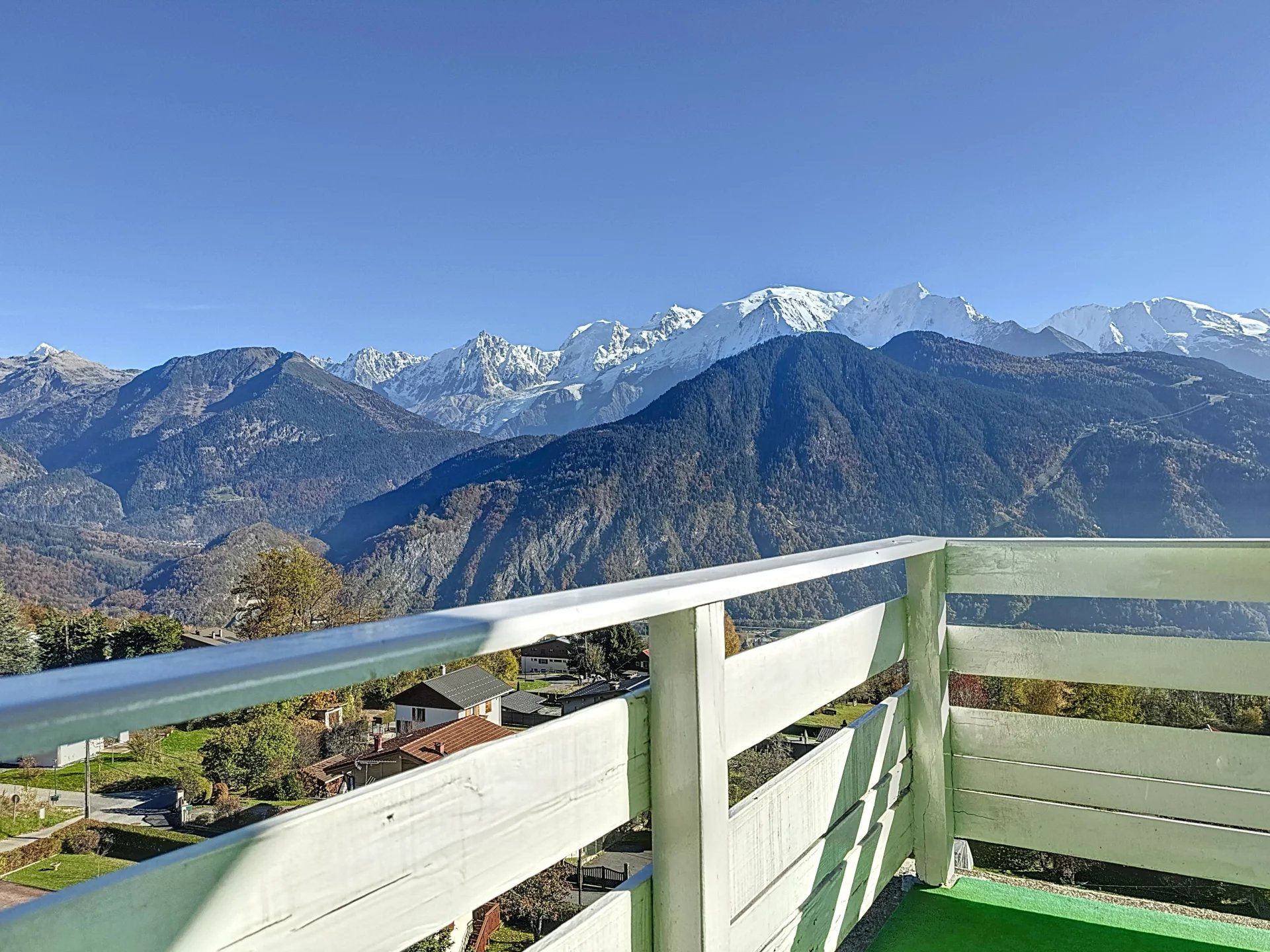 सम्मिलित में Passy, Auvergne-Rhone-Alpes 12822803