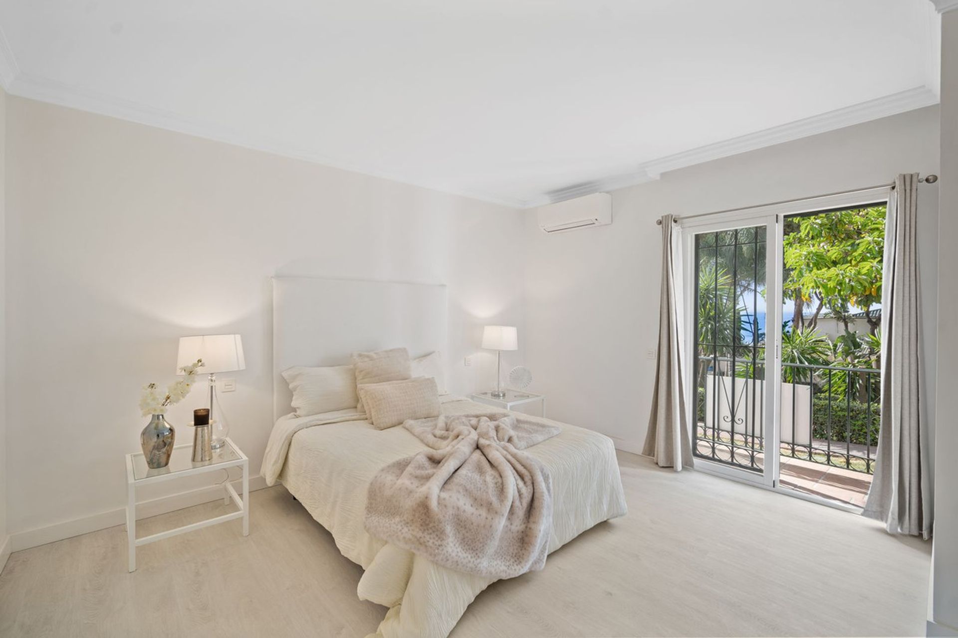 Condominium in Marbella, Andalucía 12823011