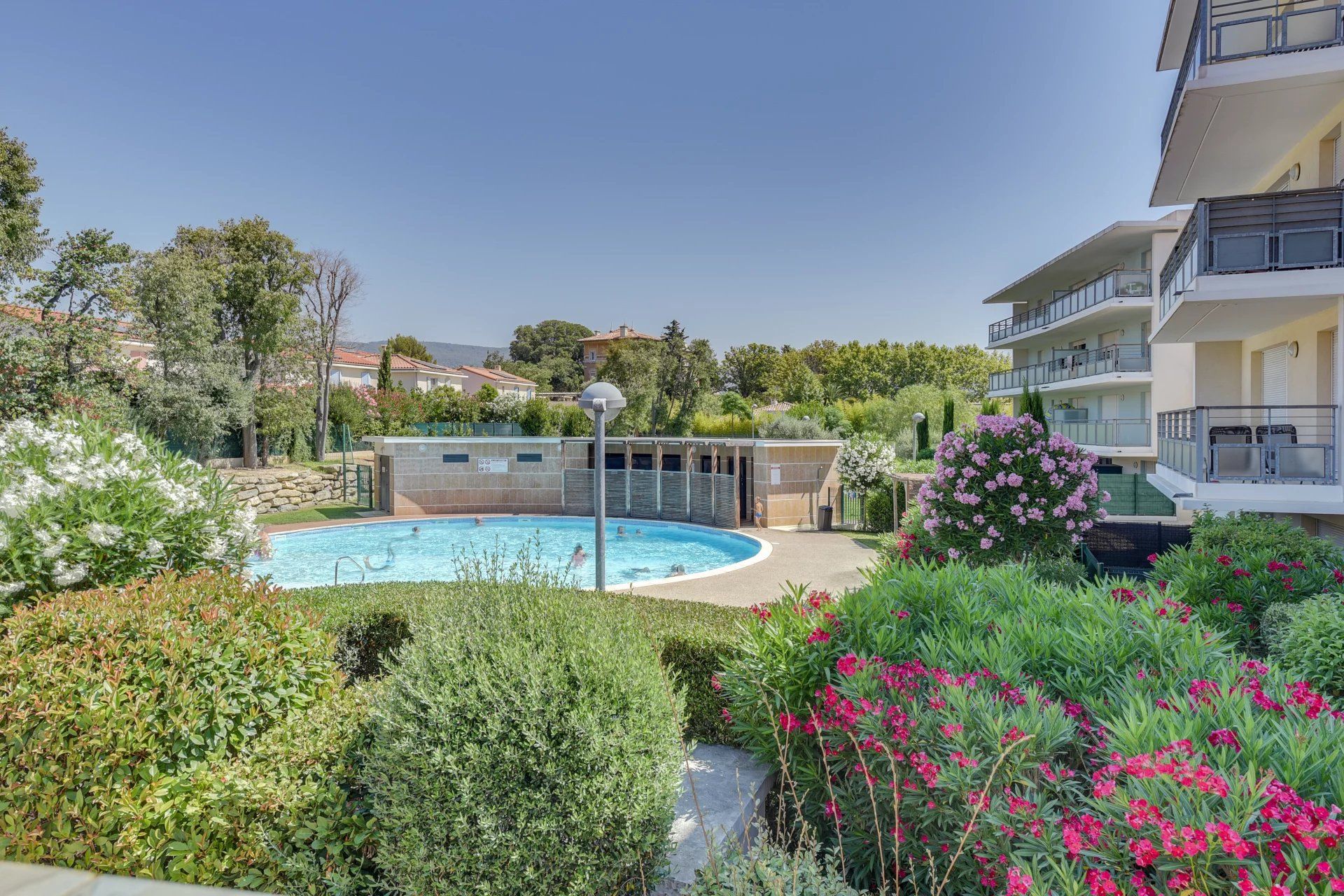 Condominium in La Ciotat, Bouches-du-Rhône 12823485