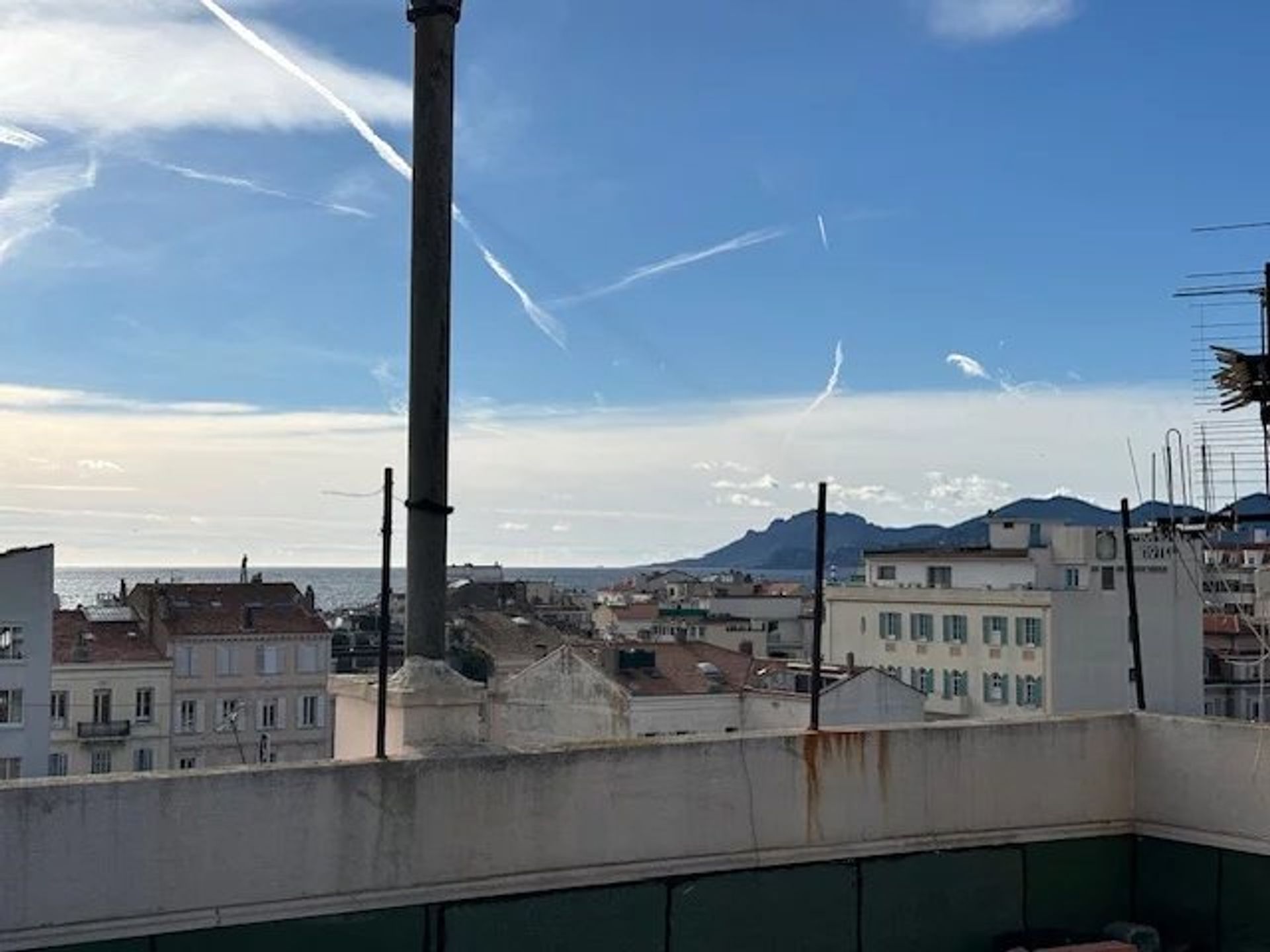 Otro en Cannes, Provence-Alpes-Cote d'Azur 12823496