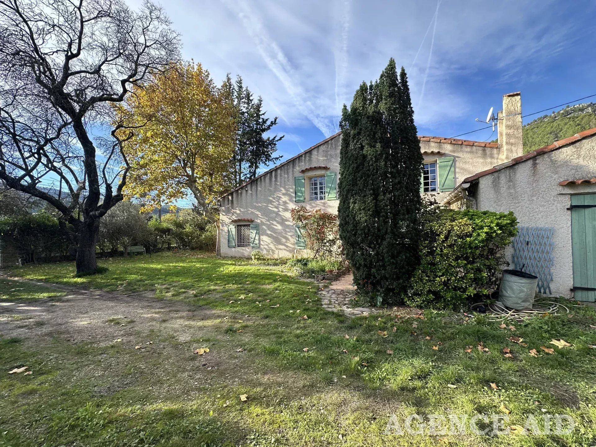 Haus im Cuges-les-Pins, Provence-Alpes-Côte d'Azur 12823561