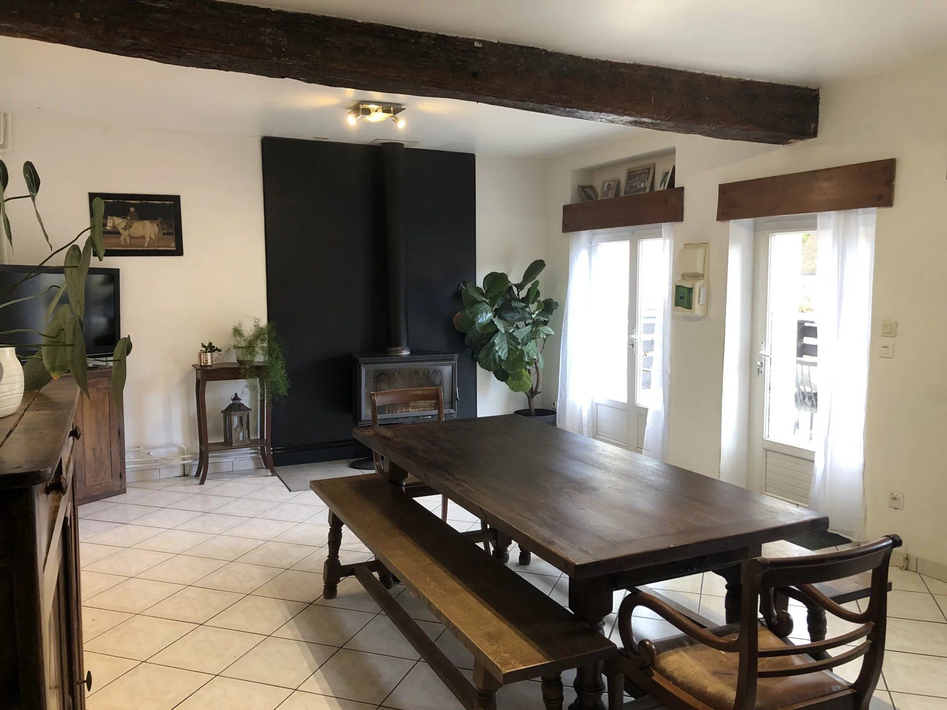 بيت في Villeneuve-sur-Yonne, Bourgogne-Franche-Comte 12823569