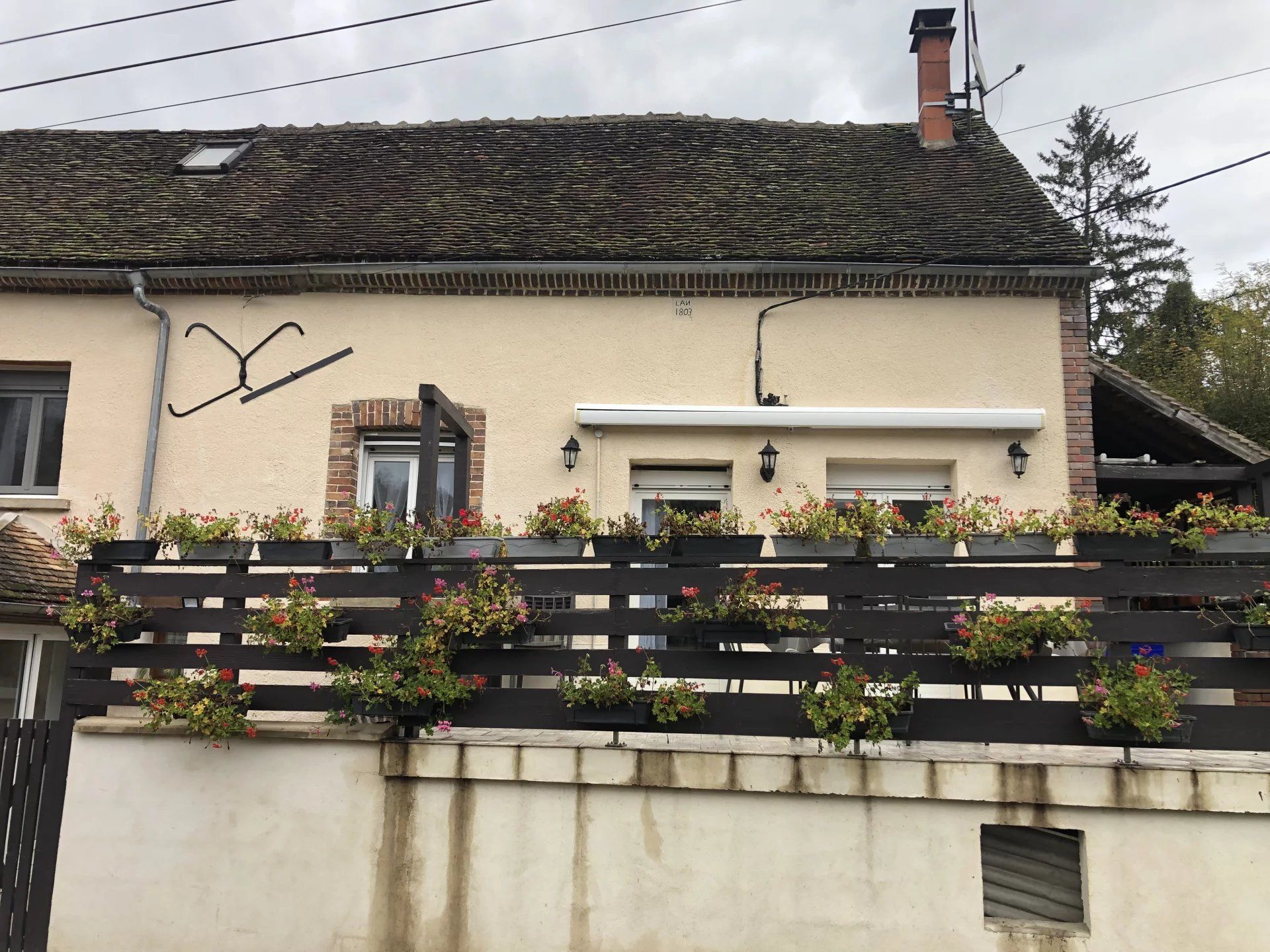 rumah dalam Villeneuve-sur-Yonne, Yonne 12823569