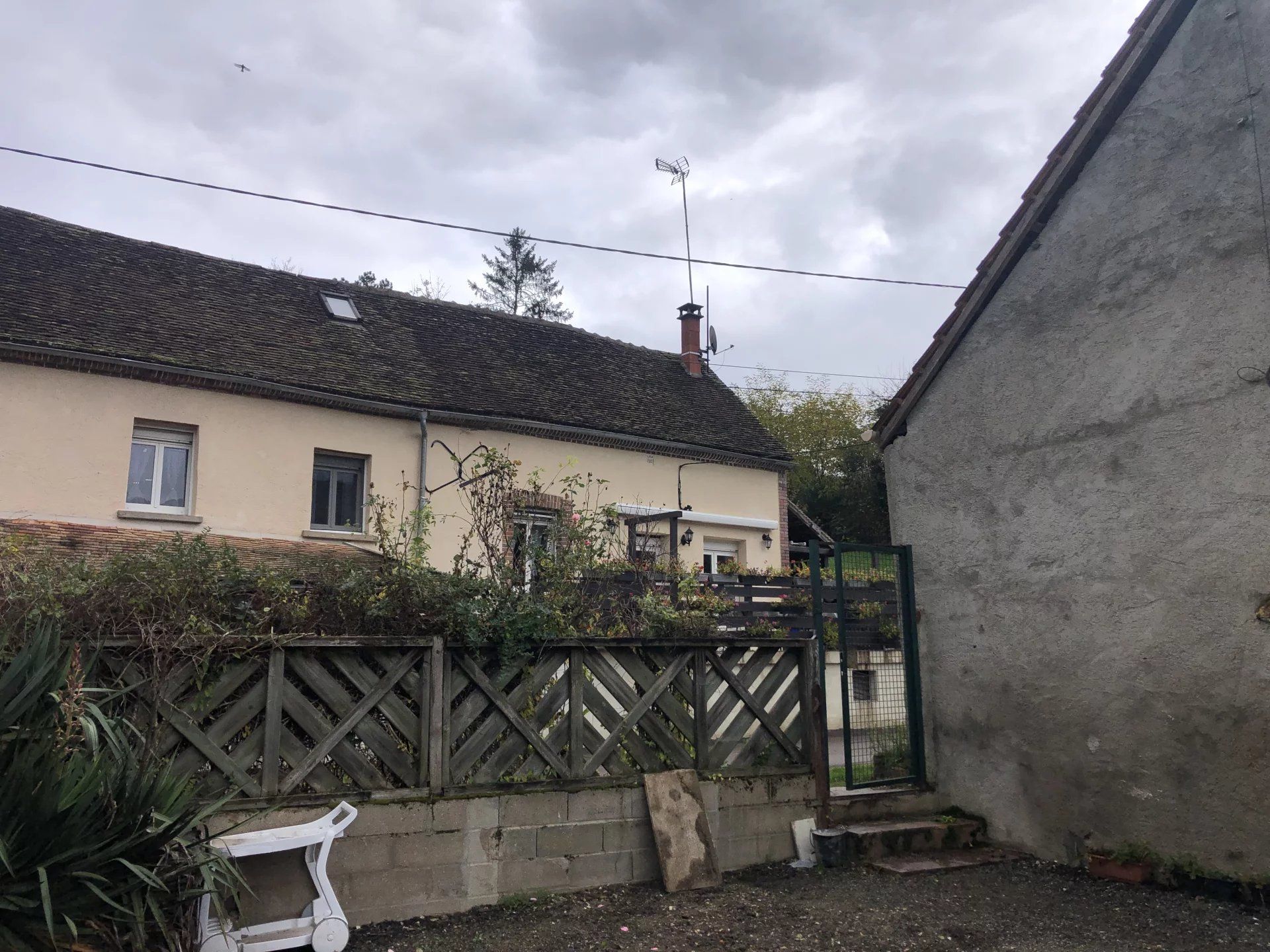 rumah dalam Villeneuve-sur-Yonne, Yonne 12823569