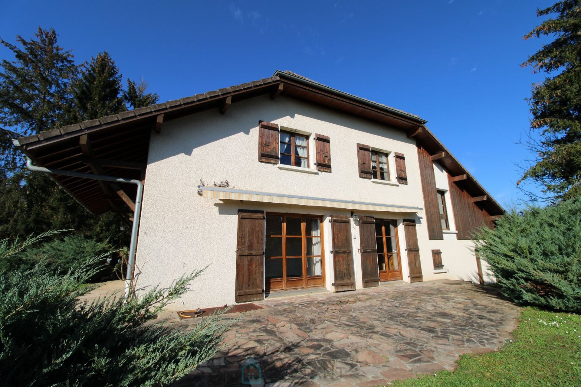 Rumah di Saint-Genis-Pouilly, Auvergne-Rhone-Alpes 12823891