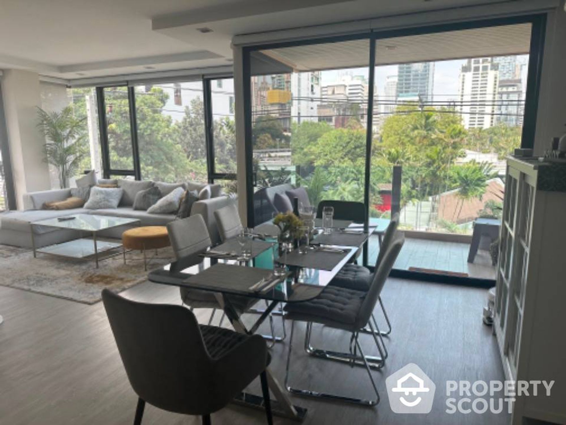 Condominium in Ratchathewi, Krung Thep Maha Nakhon 12824103