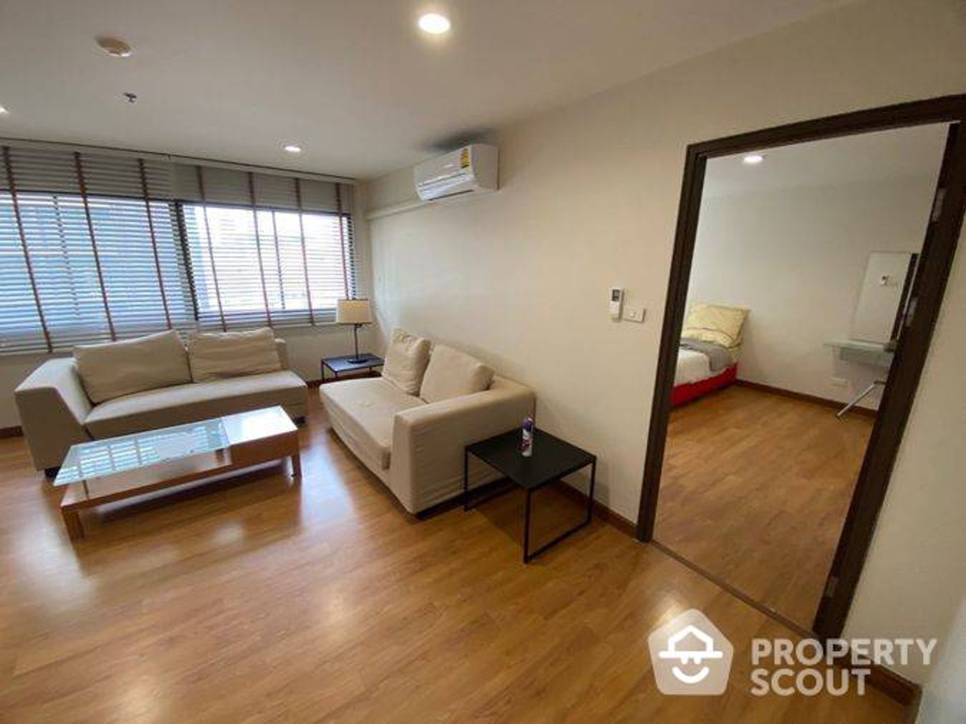 Condominium in Pathum Wan, Krung Thep Maha Nakhon 12824171